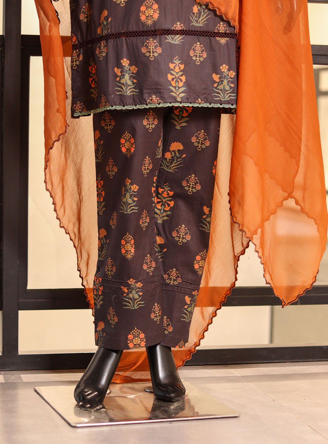 Royal Fashion Printed Lawn Suits Stitched 3 Piece - RF25PL 10 Royal Fashion Printed Lawn Suits Stitched 3 Piece - RF25PL 10