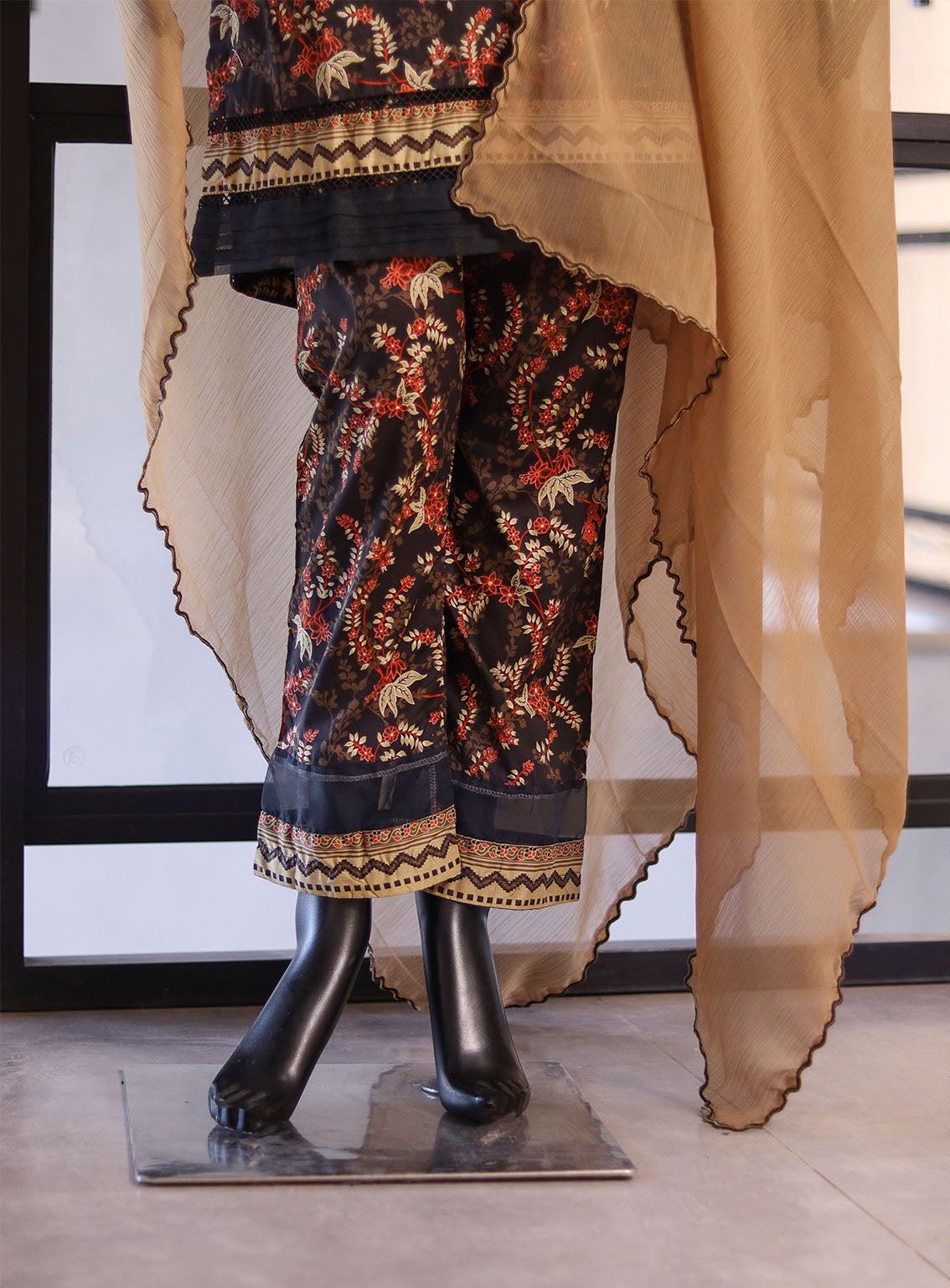 Royal Fashion Printed Lawn Suits Stitched 3 Piece - RF25PL 13 Royal Fashion Printed Lawn Suits Stitched 3 Piece - RF25PL 13