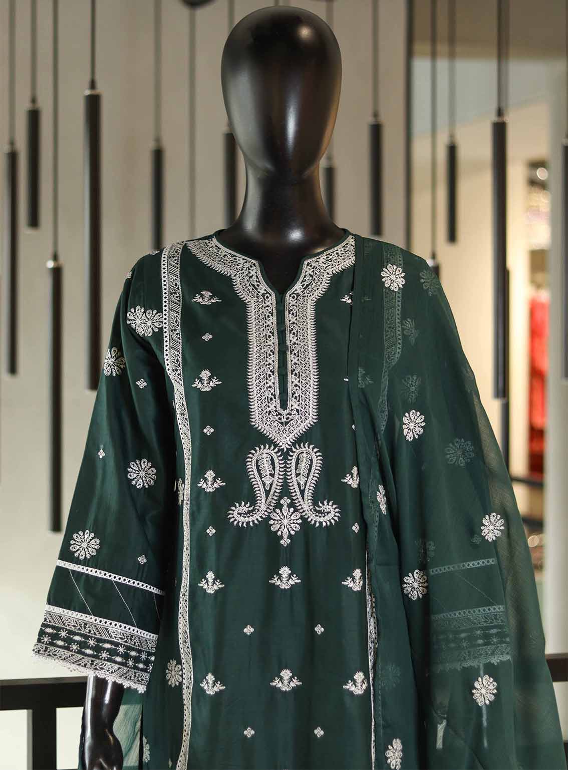 SNSC Embroidered Lawn Suits Stitched 3 Piece - SNSC25FE C117 BOTTLE GREEN SNSC Embroidered Lawn Suits Stitched 3 Piece - SNSC25FE C117 BOTTLE GREEN