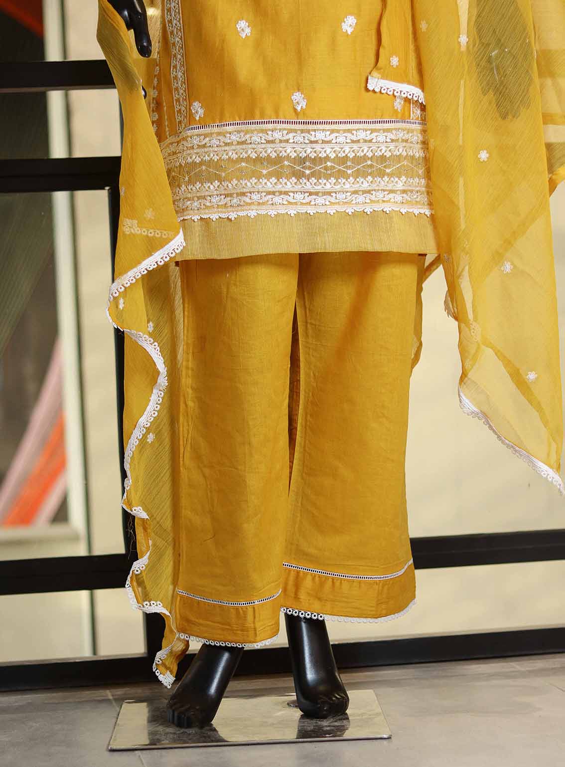 SNSC Embroidered Lawn Suits Stitched 3 Piece - SNSC25FE CY06 YELLOW SNSC Embroidered Lawn Suits Stitched 3 Piece - SNSC25FE CY06 YELLOW