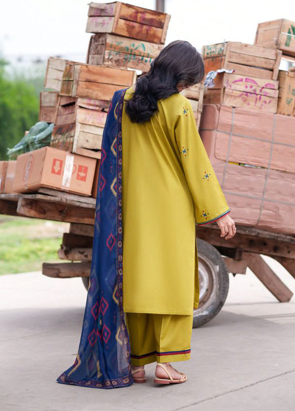Safarnama By Casual Lite Premium Embroidered Cotton Lawn 3 Piece Stitched Suit CL26SSD D-03 ORLA BLOOM Safarnama By Casual Lite Premium Embroidered Cotton Lawn 3 Piece Stitched Suit CL26SSD D-03 ORLA BLOOM