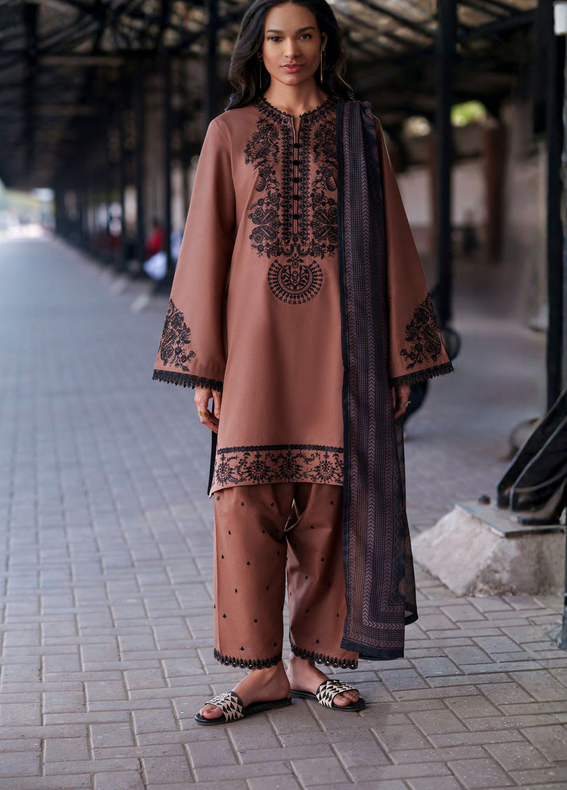 Safarnama By Casual Lite Premium Embroidered Cotton Lawn 3 Piece Stitched Suit CL26SSD D-05 CIARA EARTH Safarnama By Casual Lite Premium Embroidered Cotton Lawn 3 Piece Stitched Suit CL26SSD D-05 CIARA EARTH