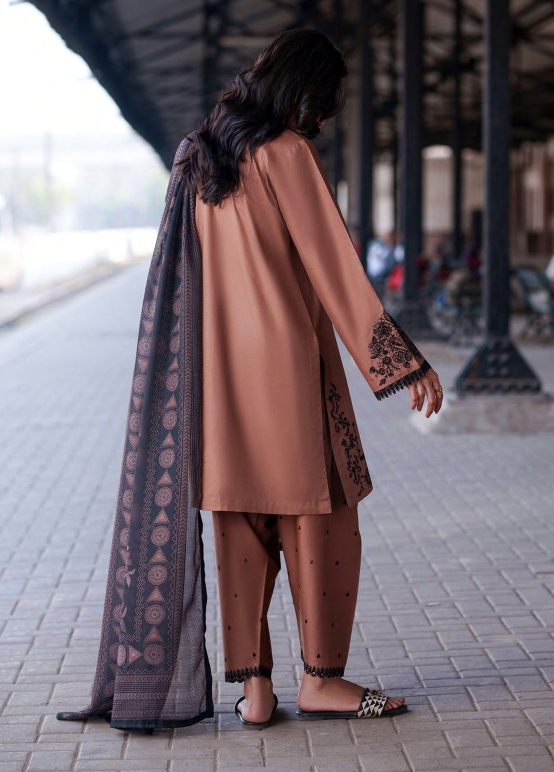 Safarnama By Casual Lite Premium Embroidered Cotton Lawn 3 Piece Stitched Suit CL26SSD D-05 CIARA EARTH Safarnama By Casual Lite Premium Embroidered Cotton Lawn 3 Piece Stitched Suit CL26SSD D-05 CIARA EARTH