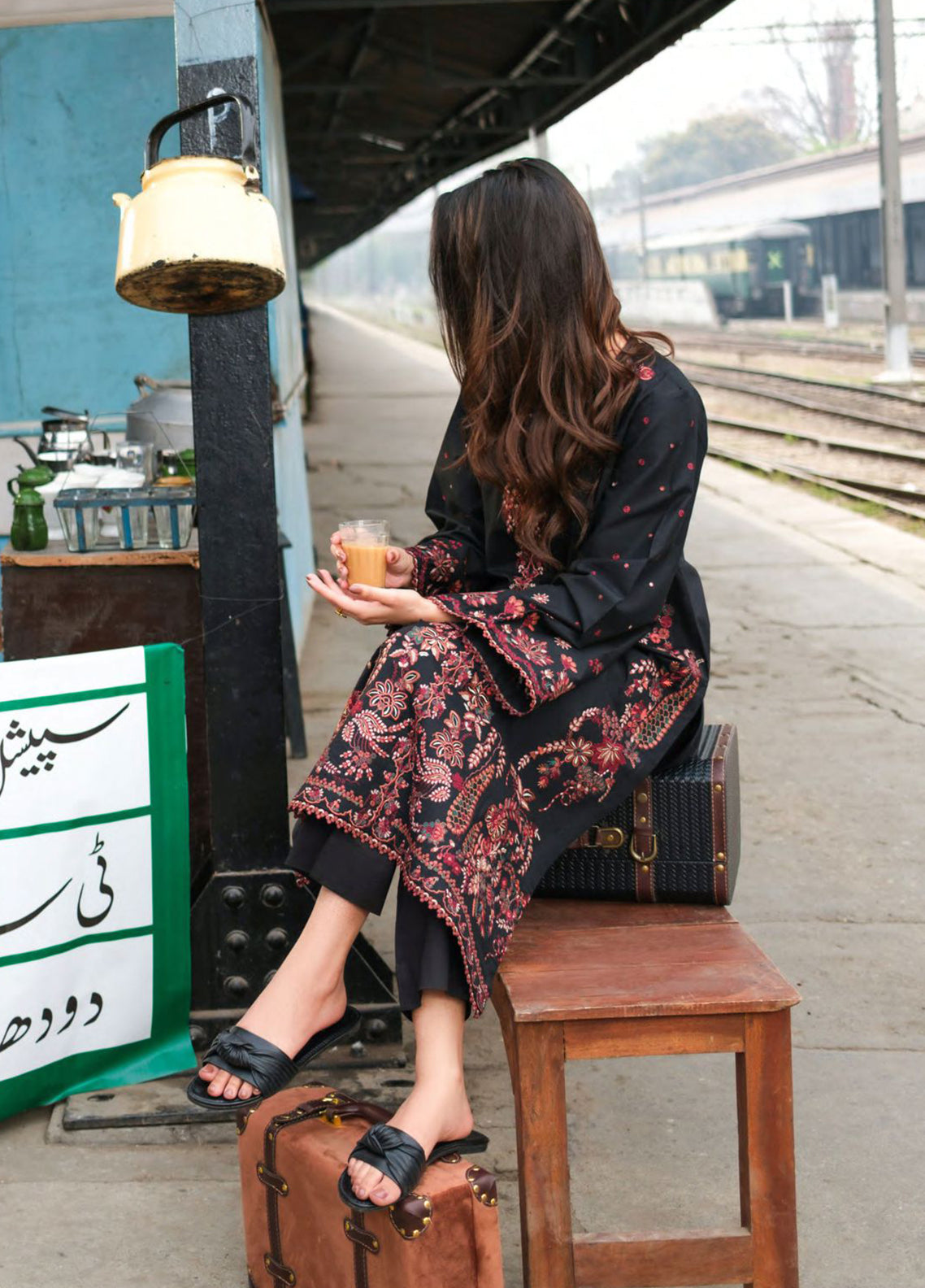 Safarnama By Casual Lite Premium Embroidered Cotton Lawn 3 Piece Stitched Suit CL26SSD D-06 CIARA NOIR Safarnama By Casual Lite Premium Embroidered Cotton Lawn 3 Piece Stitched Suit CL26SSD D-06 CIARA NOIR