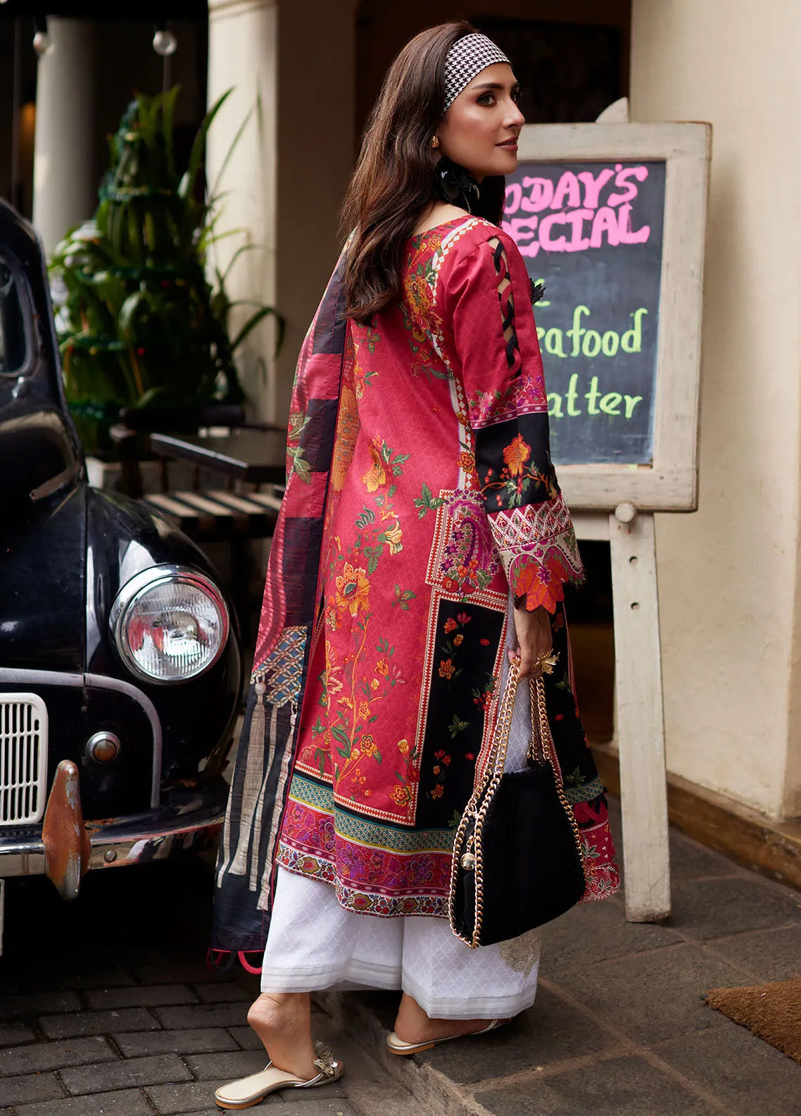 Saffira by Gulaal Embroidered Lawn Suits Unstitched 3 Piece - GL25SL 11 AMELIA Saffira by Gulaal Embroidered Lawn Suits Unstitched 3 Piece - GL25SL 11 AMELIA