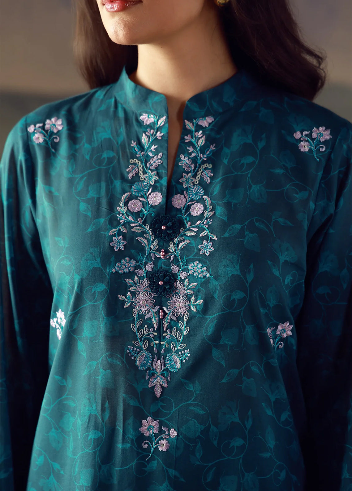 Sahar Festive Embroidered Lawn 3 Piece Unstitched Suit S26FEV2 D-03 TEAL ECLAT Sahar Festive Embroidered Lawn 3 Piece Unstitched Suit S26FEV2 D-03 TEAL ECLAT