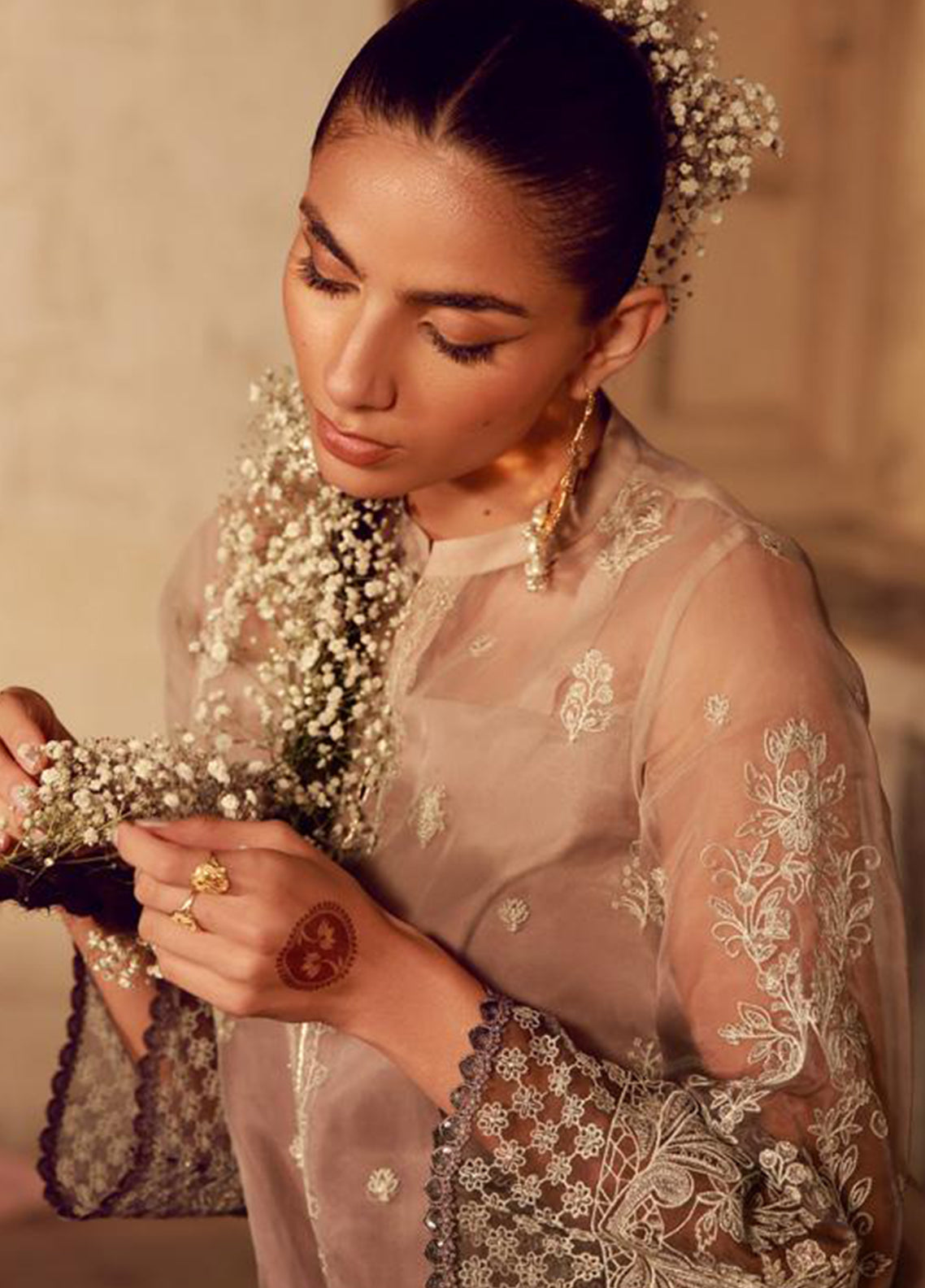 Sahar Luxury Embroidered Lawn 3 Piece Unstitched Suit S26FEL D-08 Sahar Luxury Embroidered Lawn 3 Piece Unstitched Suit S26FEL D-08