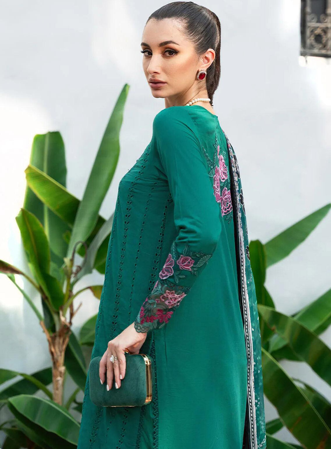 Saira Rizwan Embroidered Lawn Suits Unstitched 3 Piece - SR24L 10 JANE Saira Rizwan Embroidered Lawn Suits Unstitched 3 Piece - SR24L 10 JANE