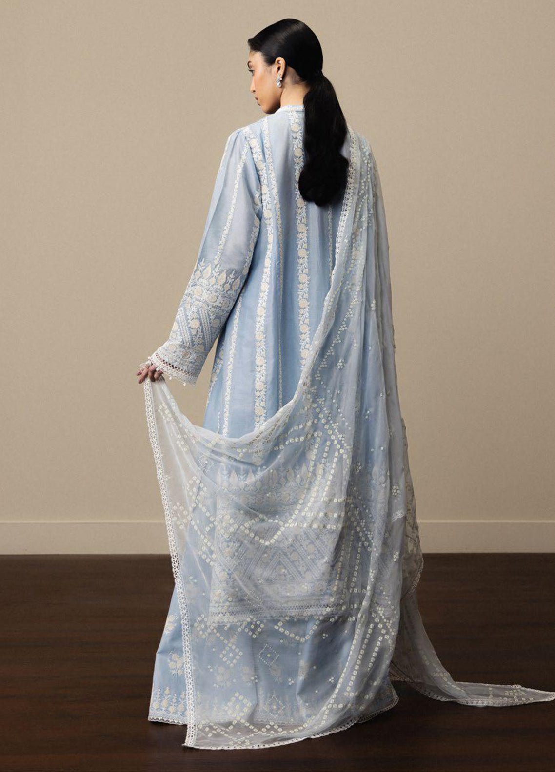 Satori By Zara Shahjahan Luxury Embrodiered Lawn 3 Piece Unstitched Suit CZS26SS&L D-01 AOYOMI Satori By Zara Shahjahan Luxury Embrodiered Lawn 3 Piece Unstitched Suit CZS26SS&L D-01 AOYOMI