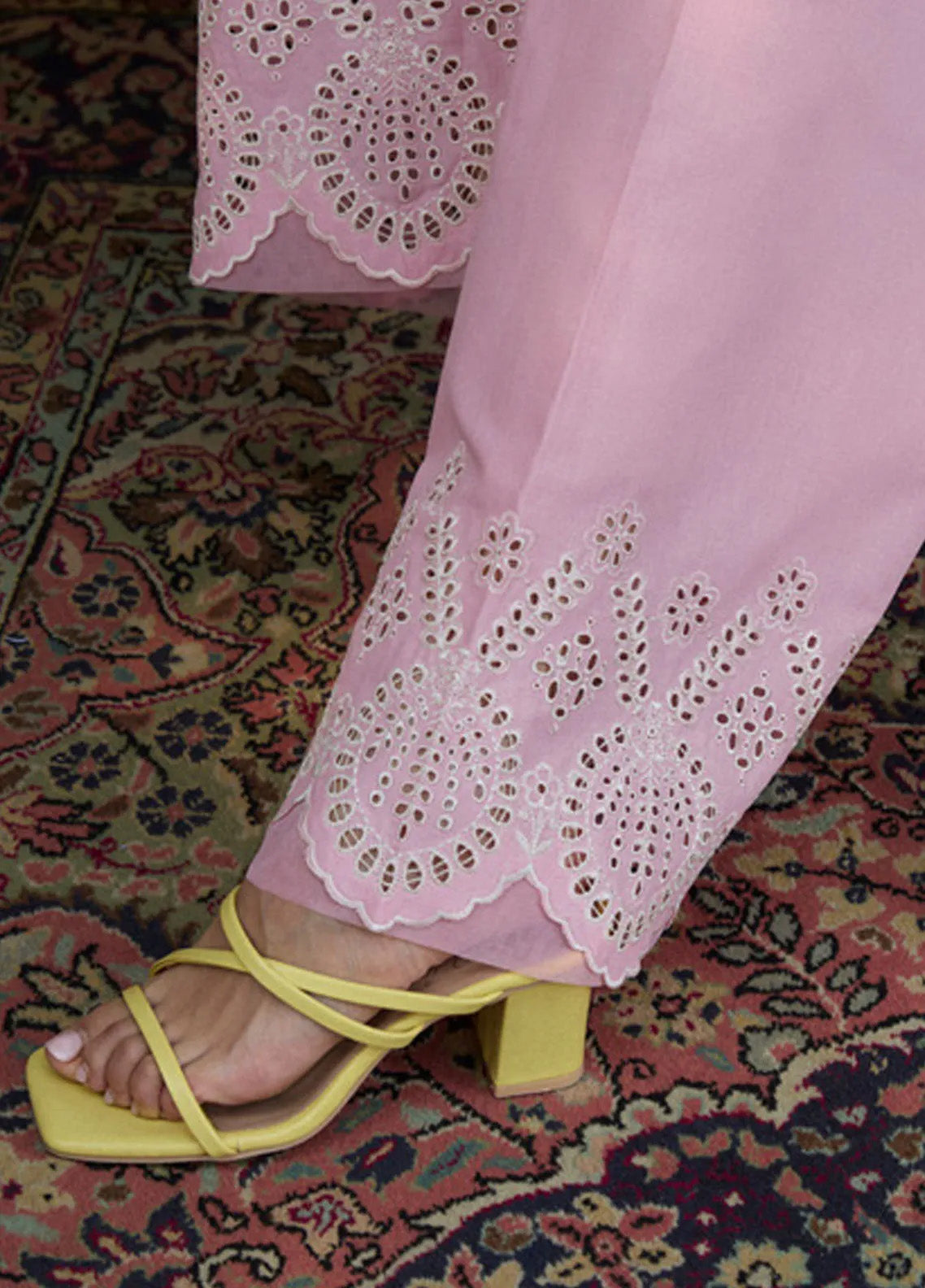 Satori by Zara Shahjahan Embroidered Lawn Suits Unstitched 3 Piece - ZS25LL 2A NOZOMI Satori by Zara Shahjahan Embroidered Lawn Suits Unstitched 3 Piece - ZS25LL 2A NOZOMI