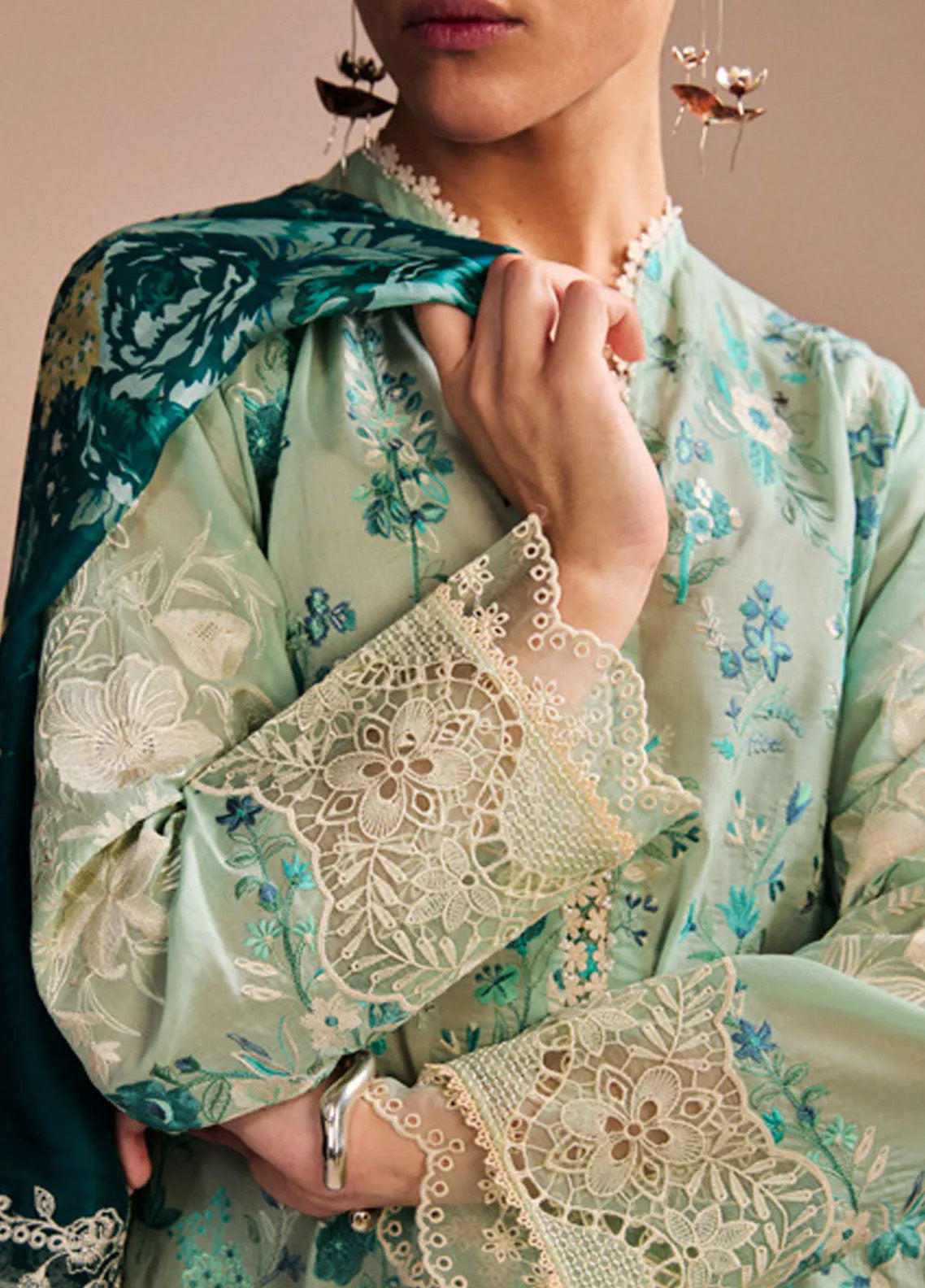 Satori by Zara Shahjahan Embroidered Lawn Suits Unstitched 3 Piece - ZS25LL 2B NOZOMI Satori by Zara Shahjahan Embroidered Lawn Suits Unstitched 3 Piece - ZS25LL 2B NOZOMI