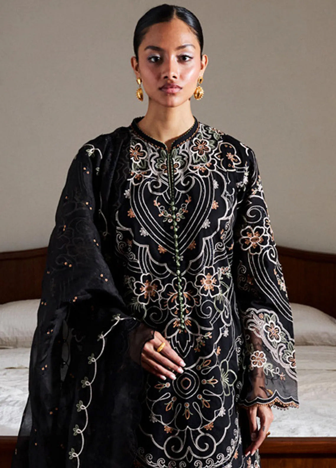 Satori by Zara Shahjahan Embroidered Lawn Suits Unstitched 3 Piece - ZS25LL 4A SHIZUMI Satori by Zara Shahjahan Embroidered Lawn Suits Unstitched 3 Piece - ZS25LL 4A SHIZUMI