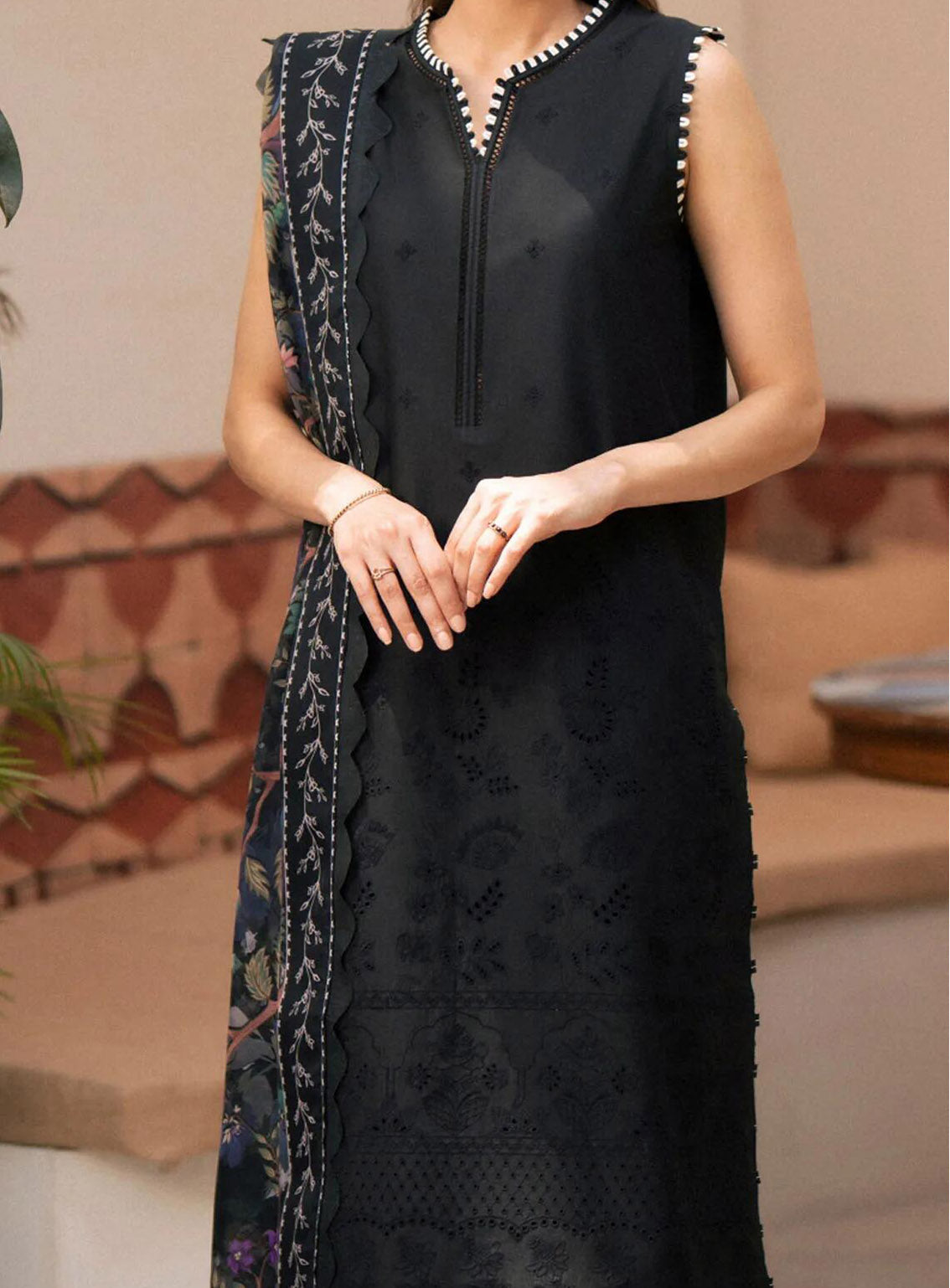 Seran Embroidered Lawn Suit Unstitched 3 Piece - SRN24FE 01 CHEIRE Seran Embroidered Lawn Suit Unstitched 3 Piece - SRN24FE 01 CHEIRE
