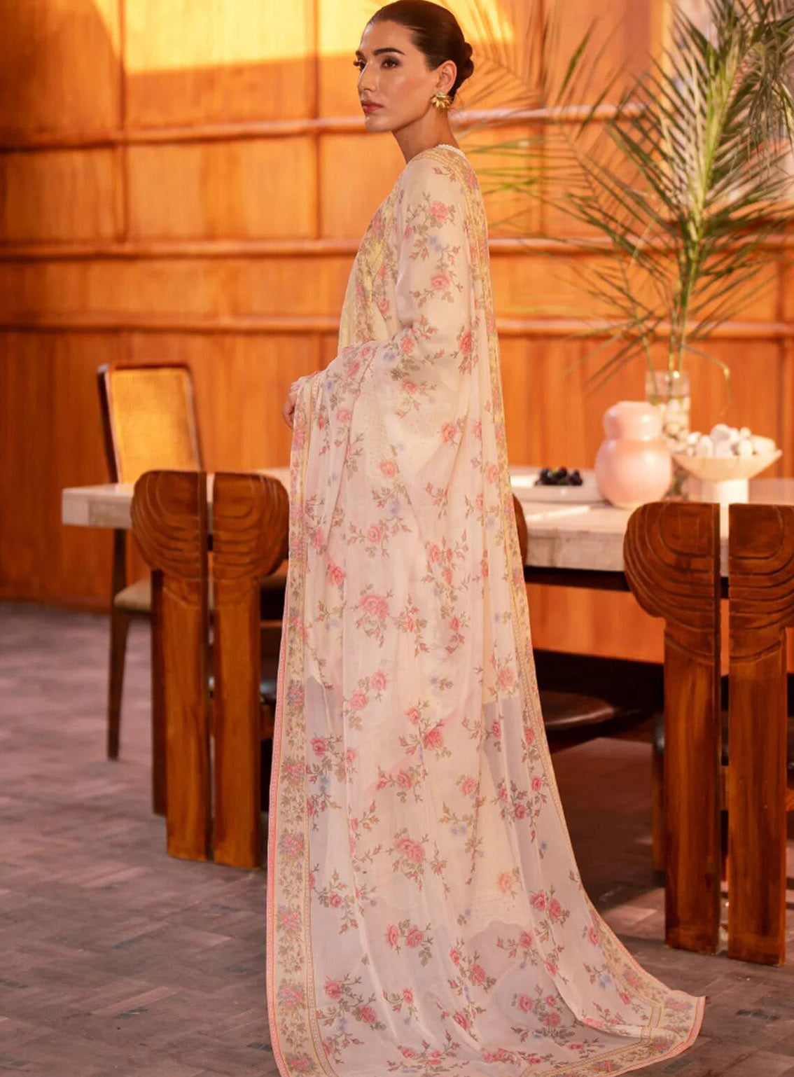 Seran Embroidered Lawn Suit Unstitched 3 Piece - SRN24FE 02 NIRAN Seran Embroidered Lawn Suit Unstitched 3 Piece - SRN24FE 02 NIRAN