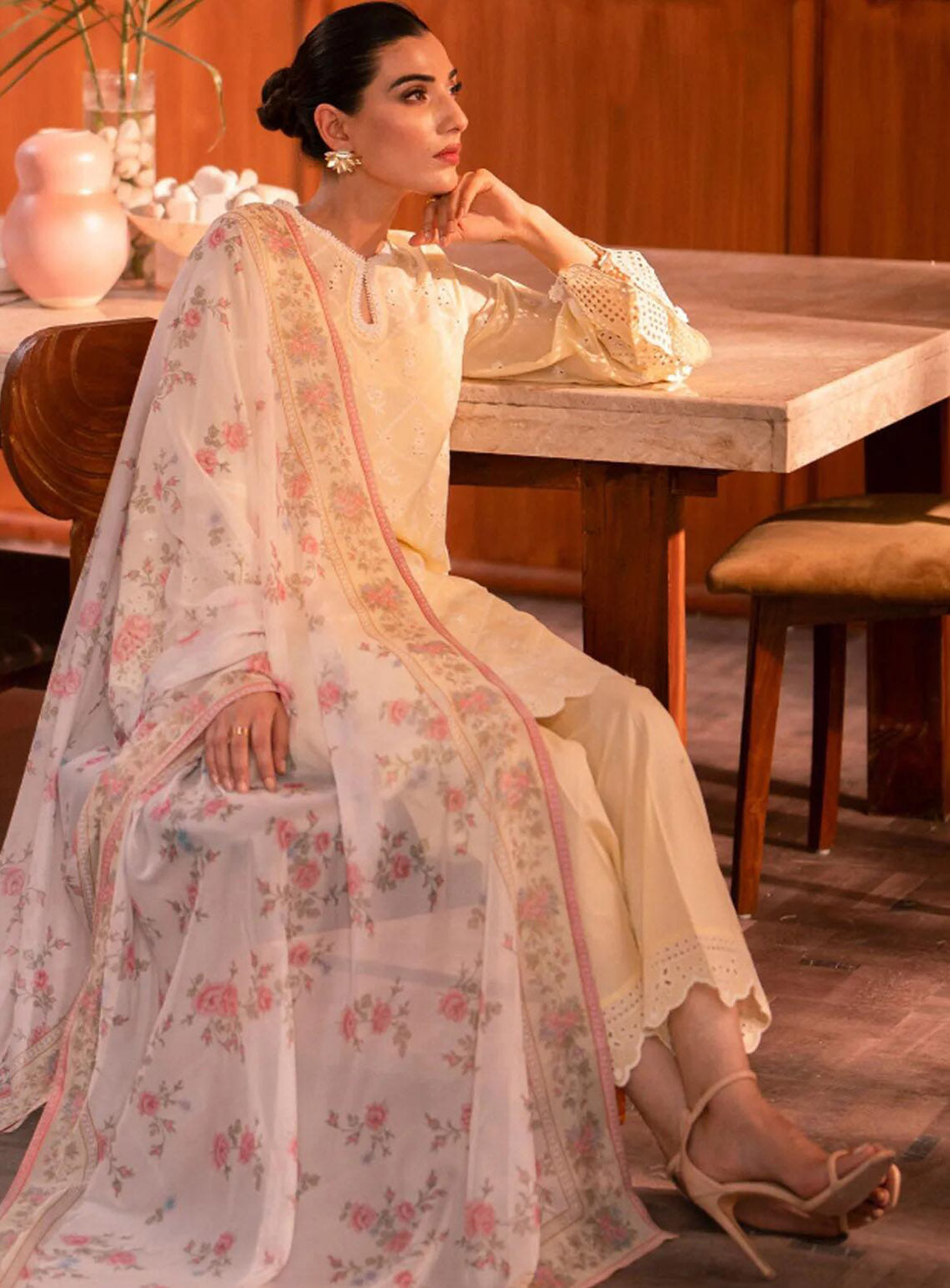 Seran Embroidered Lawn Suit Unstitched 3 Piece - SRN24FE 02 NIRAN Seran Embroidered Lawn Suit Unstitched 3 Piece - SRN24FE 02 NIRAN