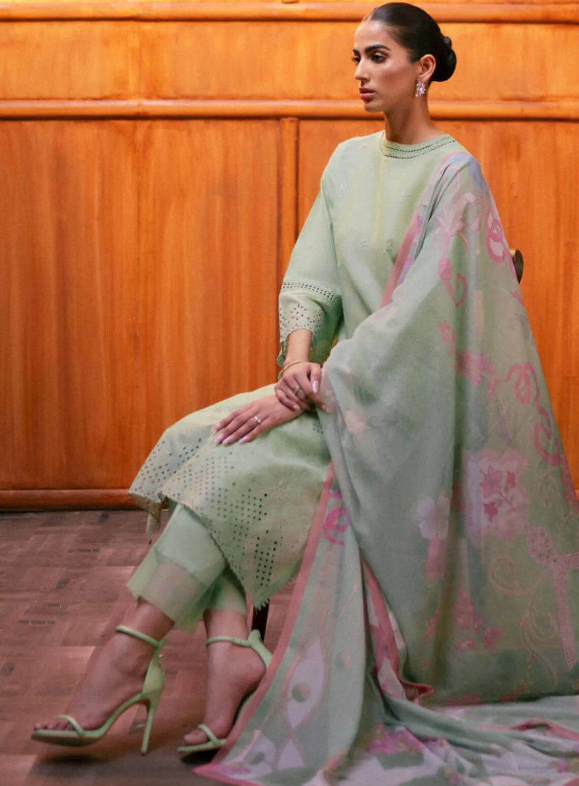 Seran Embroidered Lawn Suit Unstitched 3 Piece - SRN24FE 05 ZINIYA Seran Embroidered Lawn Suit Unstitched 3 Piece - SRN24FE 05 ZINIYA