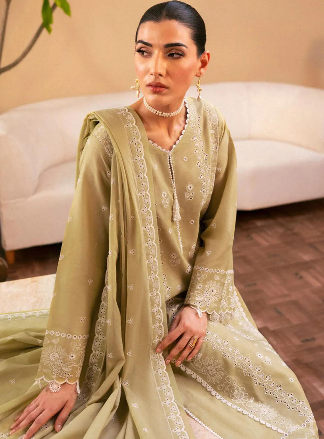 Seran Embroidered Lawn Suit Unstitched 3 Piece - SRN24FE 07 ZOELLA Seran Embroidered Lawn Suit Unstitched 3 Piece - SRN24FE 07 ZOELLA