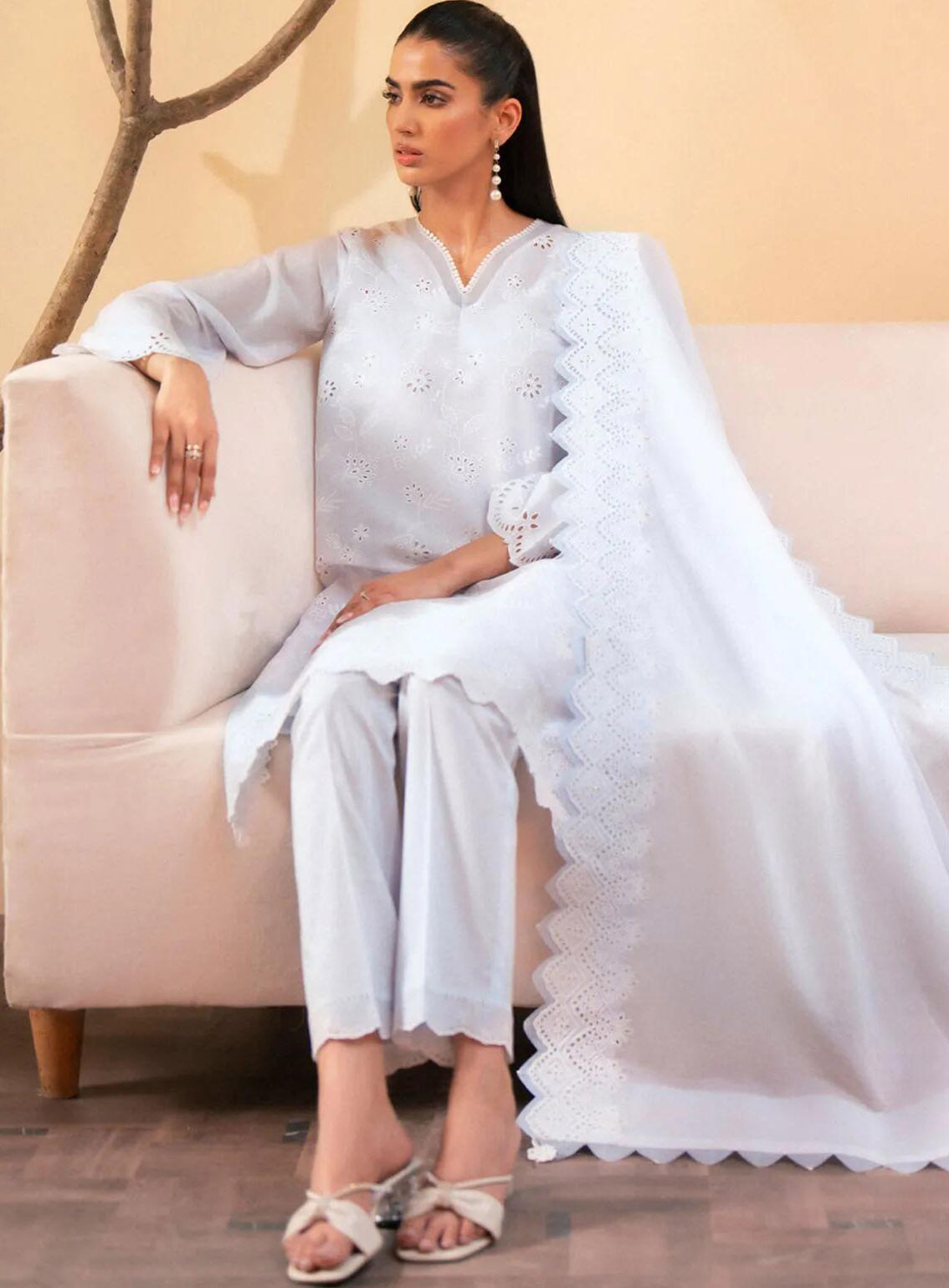 Seran Embroidered Lawn Suit Unstitched 3 Piece - SRN24FE 08 ESME Seran Embroidered Lawn Suit Unstitched 3 Piece - SRN24FE 08 ESME