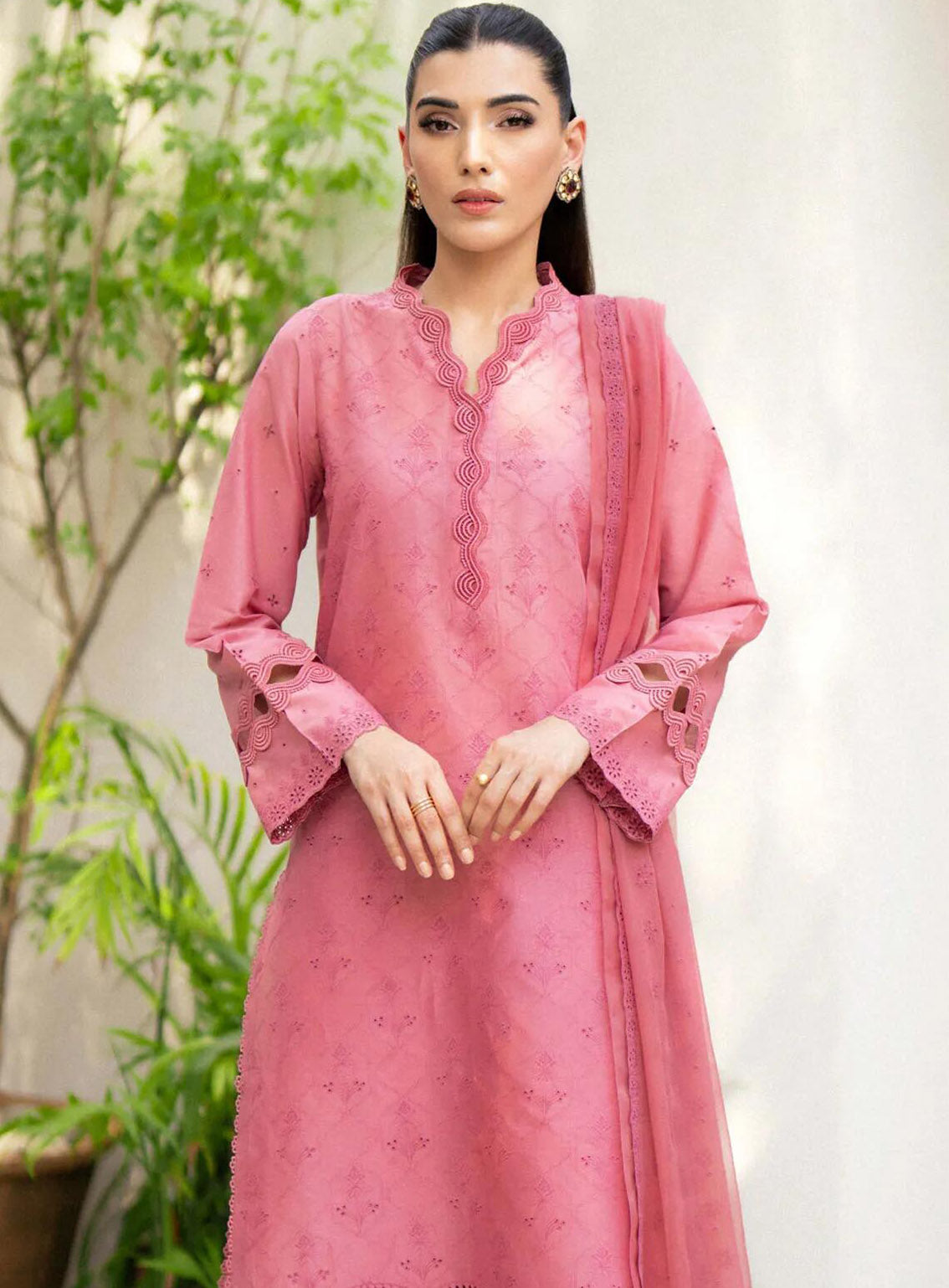 Seran Embroidered Lawn Suit Unstitched 3 Piece - SRN24FE 10 VERONA Seran Embroidered Lawn Suit Unstitched 3 Piece - SRN24FE 10 VERONA