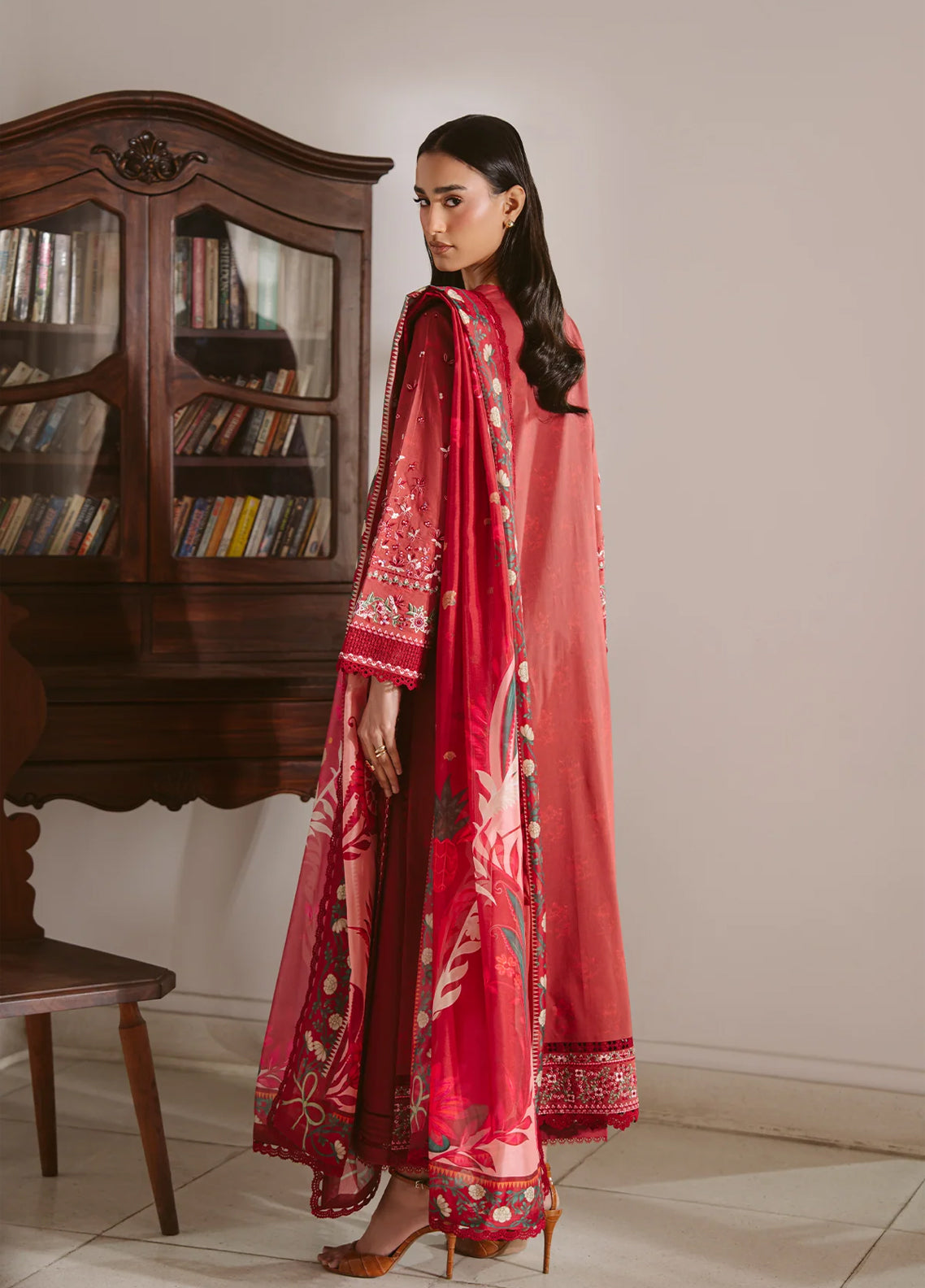 Serein Eid Kari By Ayzel Embroidered Lawn 3 Piece Unstitched Suit AZL26SEK D-106 VALORA Serein Eid Kari By Ayzel Embroidered Lawn 3 Piece Unstitched Suit AZL26SEK D-106 VALORA