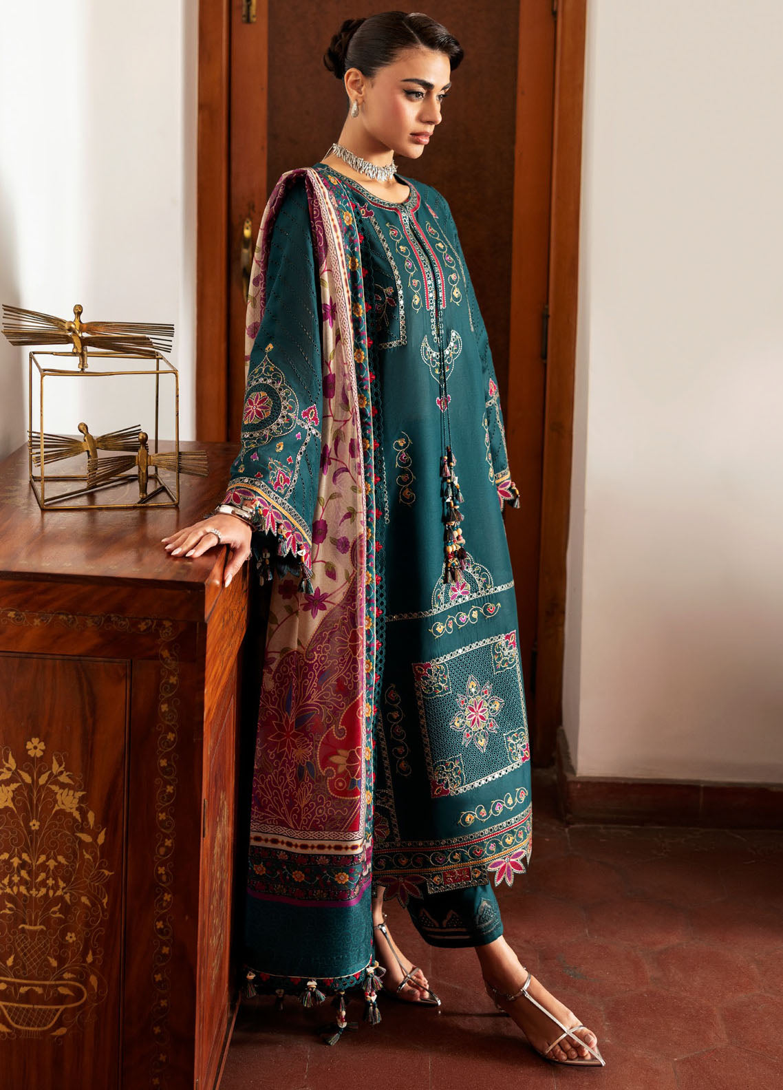Shahkaar By Jazmin Embroidered Lawn 3 Piece Unstitched Suit JZ26SLEL D-SL-10 Shahkaar By Jazmin Embroidered Lawn 3 Piece Unstitched Suit JZ26SLEL D-SL-10