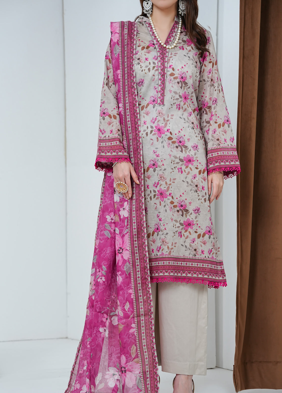 Shahkar By VS Textile Printed Bana Dora Lawn 3 Piece Unstitched Suit VS26SBDLV2 D-831 Shahkar By VS Textile Printed Bana Dora Lawn 3 Piece Unstitched Suit VS26SBDLV2 D-831
