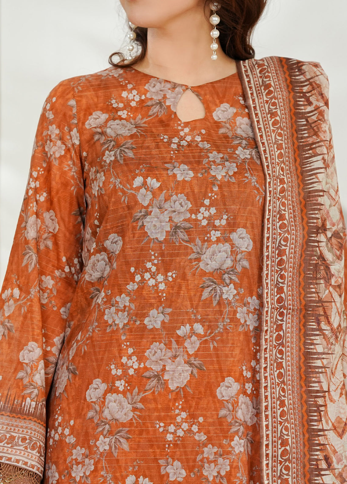 Shahkar By VS Textile Printed Slub Lawn 3 Piece Unstitched Suit VS26SPSLV1 D-825 Shahkar By VS Textile Printed Slub Lawn 3 Piece Unstitched Suit VS26SPSLV1 D-825