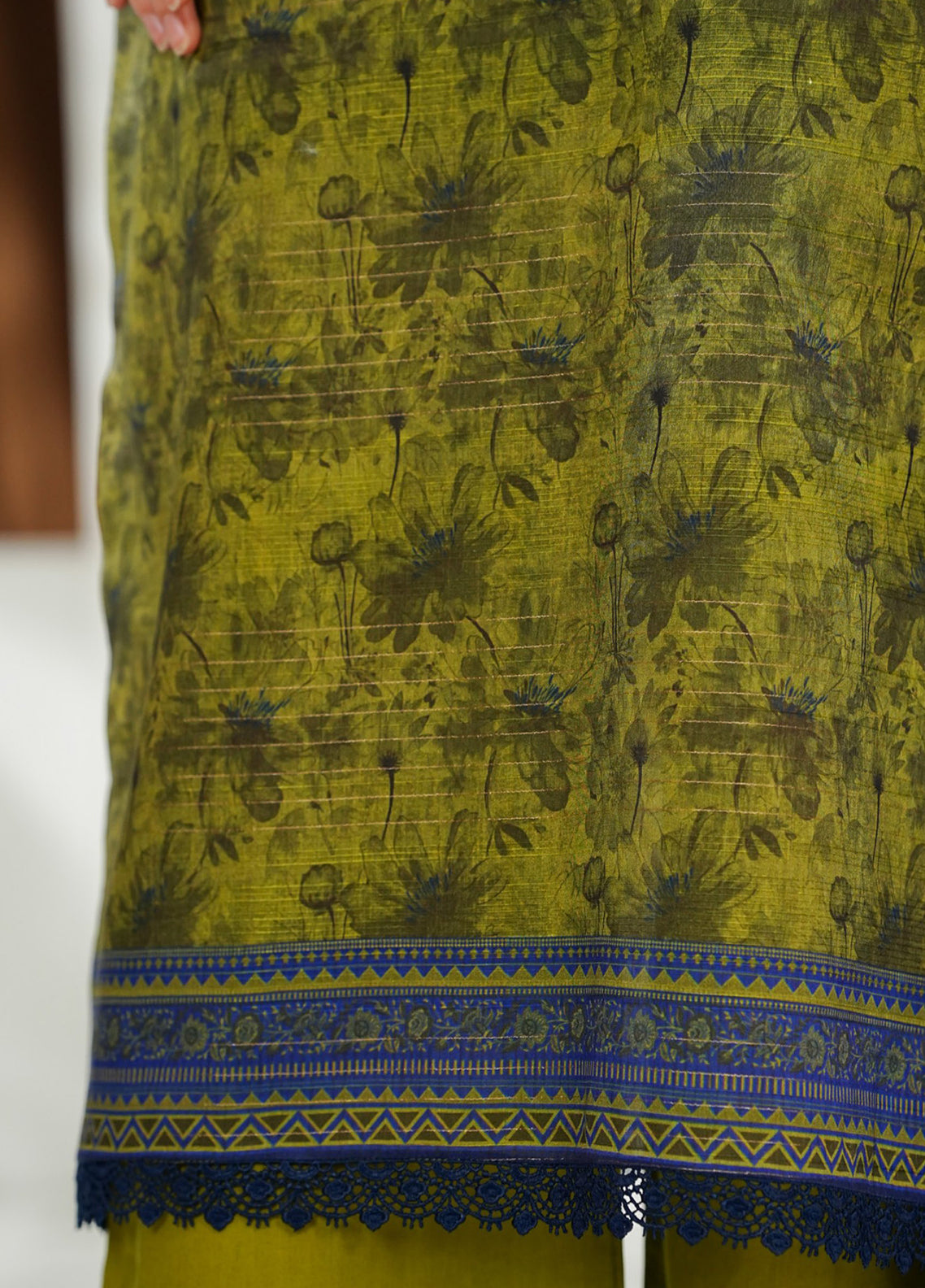 Shahkar By VS Textile Printed Slub Lawn 3 Piece Unstitched Suit VS26SPSLV1 D-827 Shahkar By VS Textile Printed Slub Lawn 3 Piece Unstitched Suit VS26SPSLV1 D-827