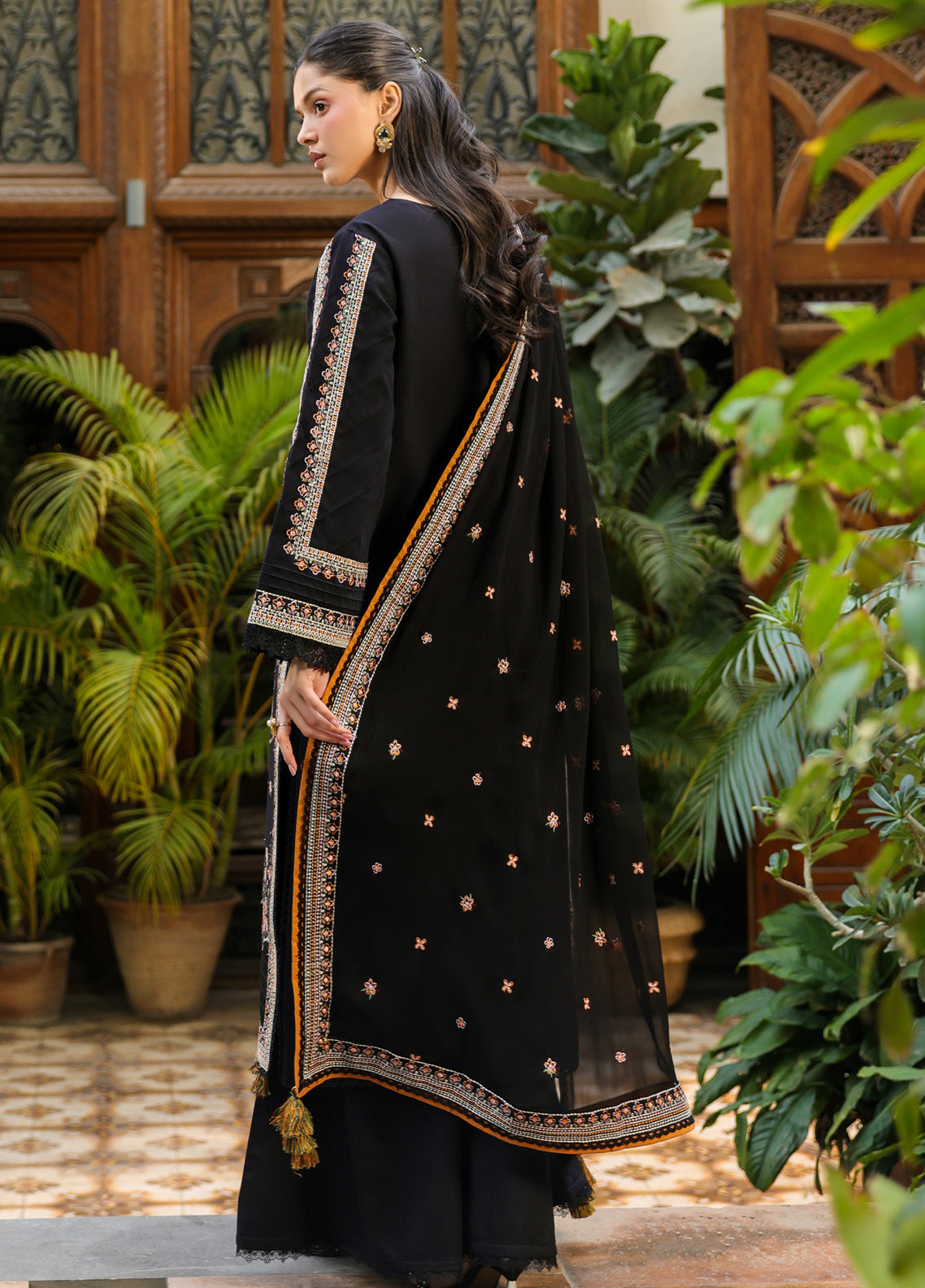 Shanaya By Mahnur Luxury Embroidered Lawn 3 Piece Unstitched Suit MN26SV2 D-SH-06 Shanaya By Mahnur Luxury Embroidered Lawn 3 Piece Unstitched Suit MN26SV2 D-SH-06