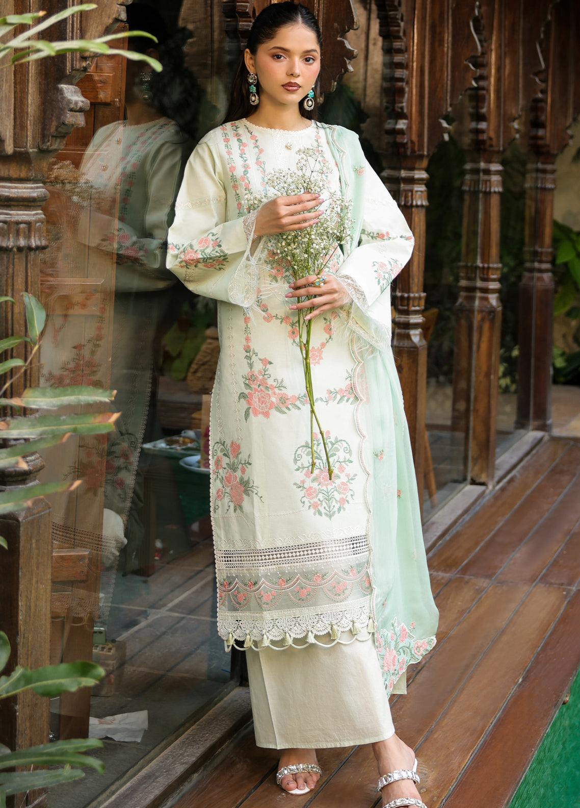 Shanaya By Mahnur Luxury Embroidered Lawn 3 Piece Unstitched Suit MN26SV2 D-SH-09 Shanaya By Mahnur Luxury Embroidered Lawn 3 Piece Unstitched Suit MN26SV2 D-SH-09
