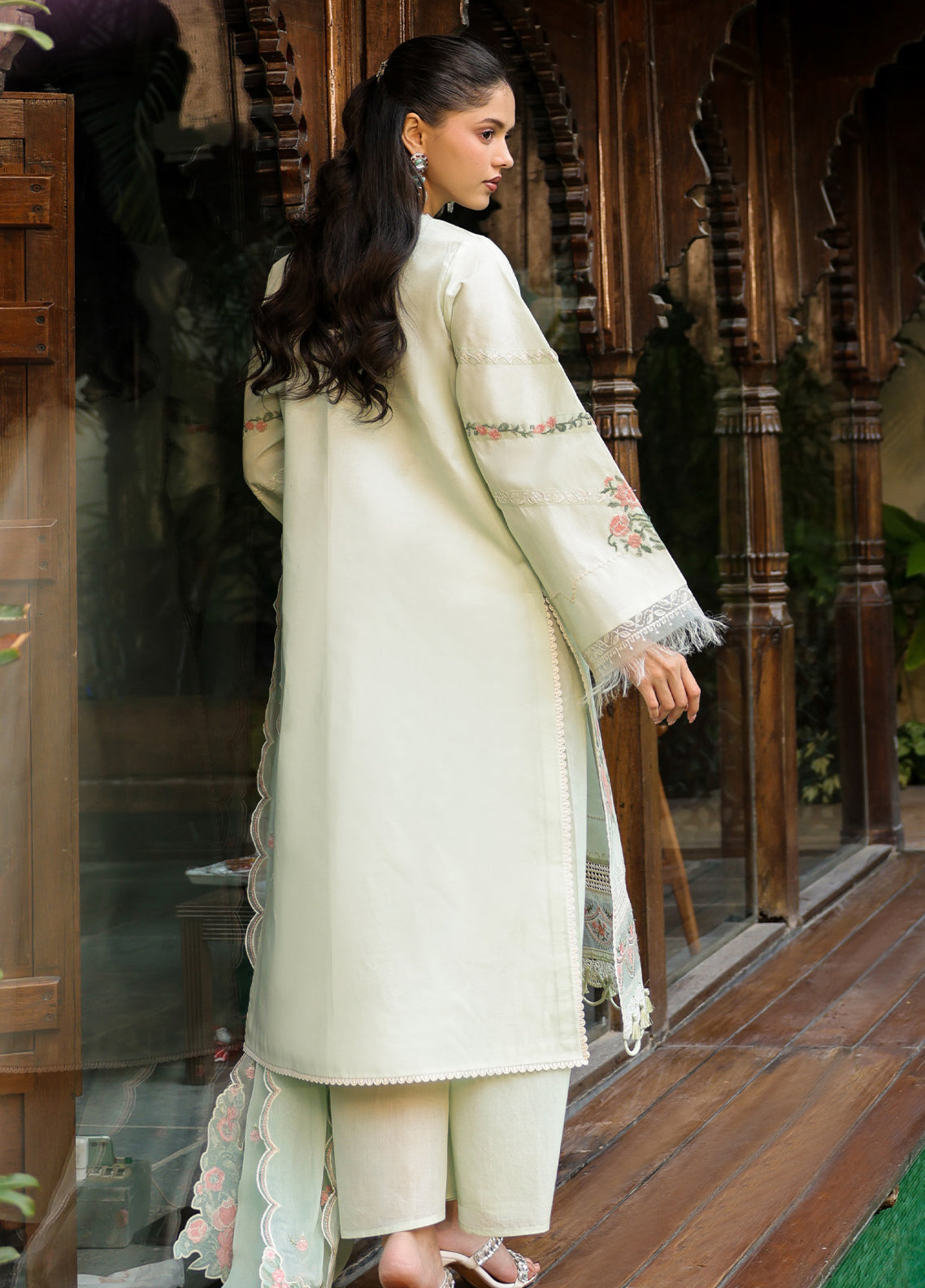 Shanaya By Mahnur Luxury Embroidered Lawn 3 Piece Unstitched Suit MN26SV2 D-SH-09 Shanaya By Mahnur Luxury Embroidered Lawn 3 Piece Unstitched Suit MN26SV2 D-SH-09