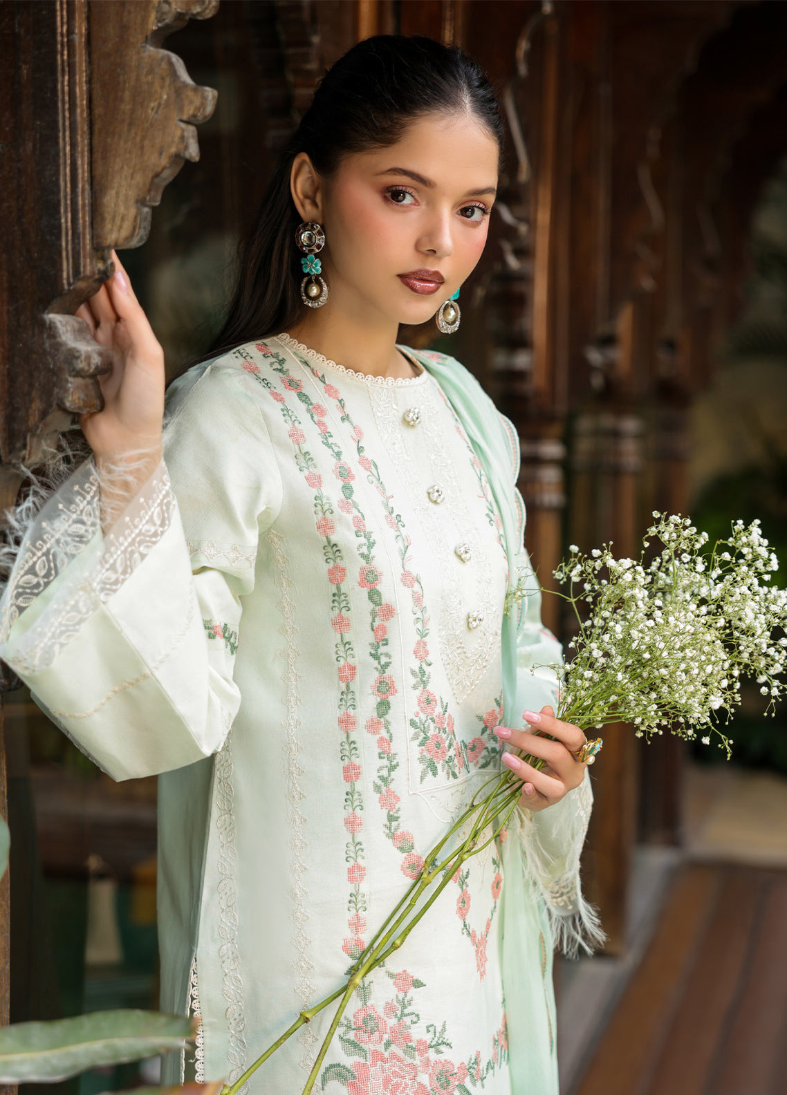 Shanaya By Mahnur Luxury Embroidered Lawn 3 Piece Unstitched Suit MN26SV2 D-SH-09 Shanaya By Mahnur Luxury Embroidered Lawn 3 Piece Unstitched Suit MN26SV2 D-SH-09