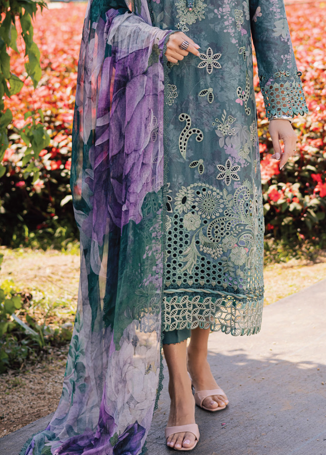 Shezlin By Aabyaan Chikankari Lawn 3 Piece Unstitched Suit ABY26SCEE D-AV-12 MEHRVEEN Shezlin By Aabyaan Chikankari Lawn 3 Piece Unstitched Suit ABY26SCEE D-AV-12 MEHRVEEN