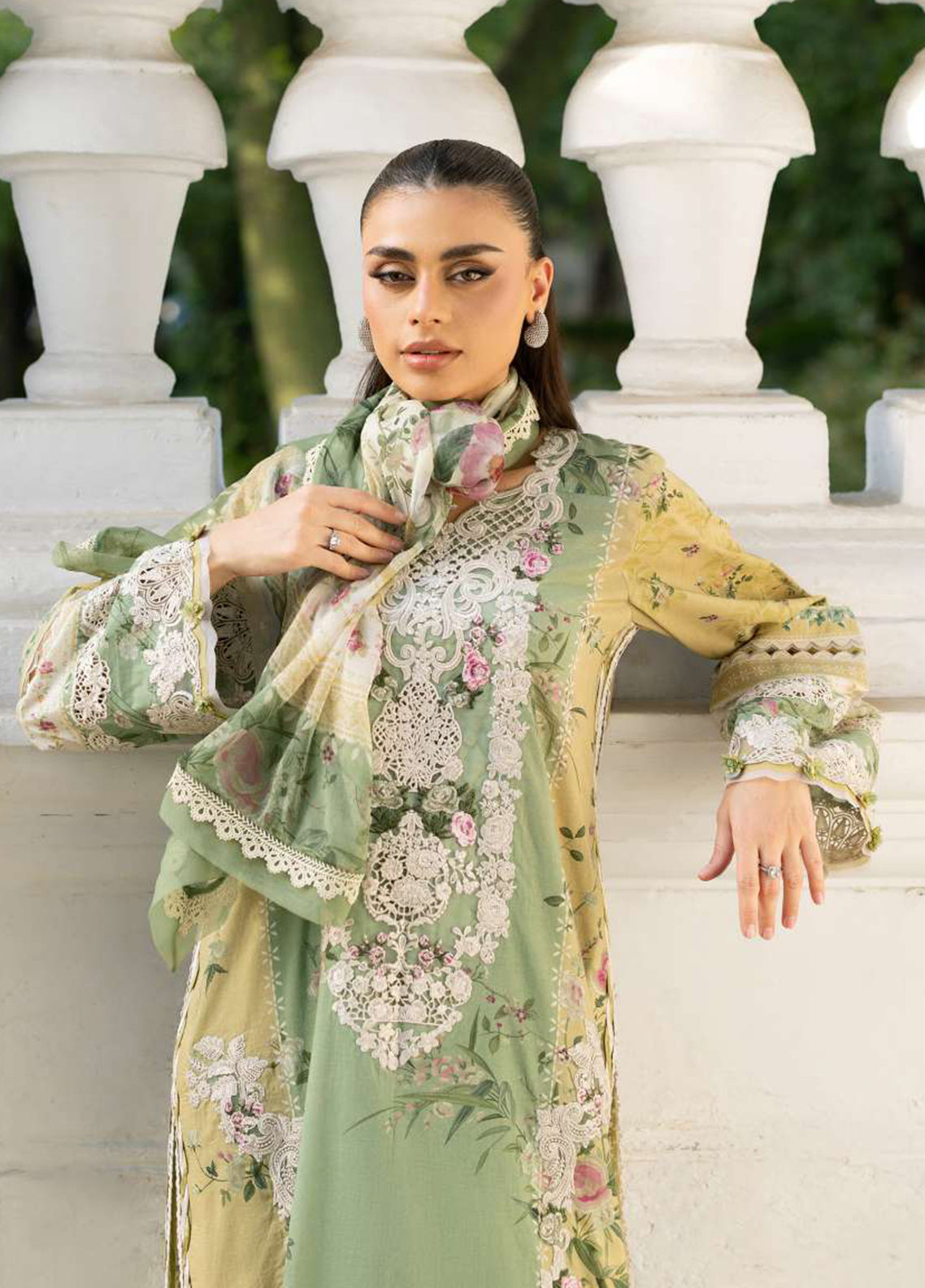 Signature By Elaf Embroidered Lawn 3 Piece Unstitched Suit EF26SElV2 D-1A ELARA Signature By Elaf Embroidered Lawn 3 Piece Unstitched Suit EF26SElV2 D-1A ELARA