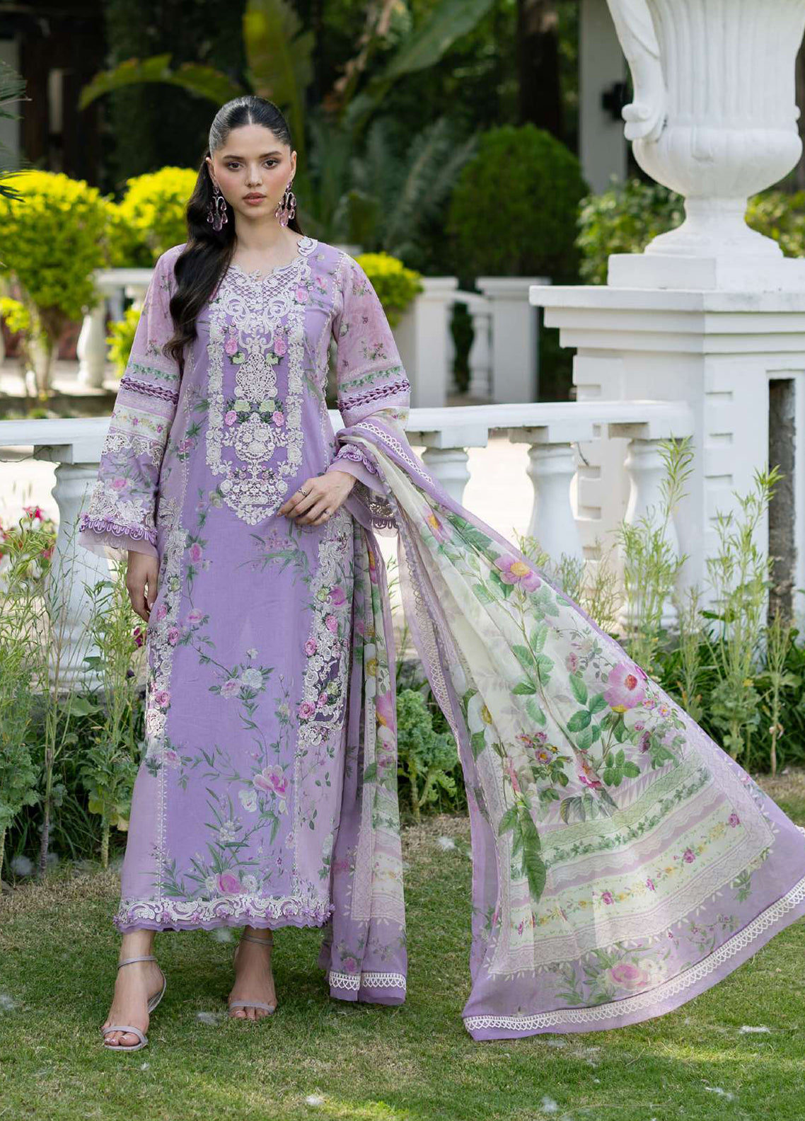 Signature By Elaf Embroidered Lawn 3 Piece Unstitched Suit EF26SElV2 D-1B BIANCA Signature By Elaf Embroidered Lawn 3 Piece Unstitched Suit EF26SElV2 D-1B BIANCA