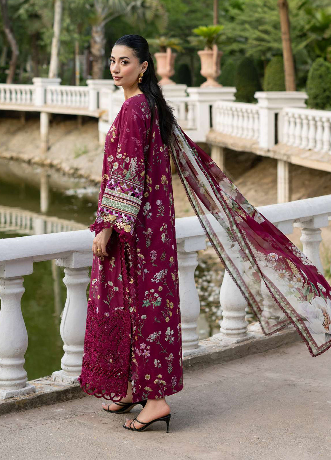 Signature By Elaf Embroidered Lawn 3 Piece Unstitched Suit EF26SElV2 D-2A NORA Signature By Elaf Embroidered Lawn 3 Piece Unstitched Suit EF26SElV2 D-2A NORA