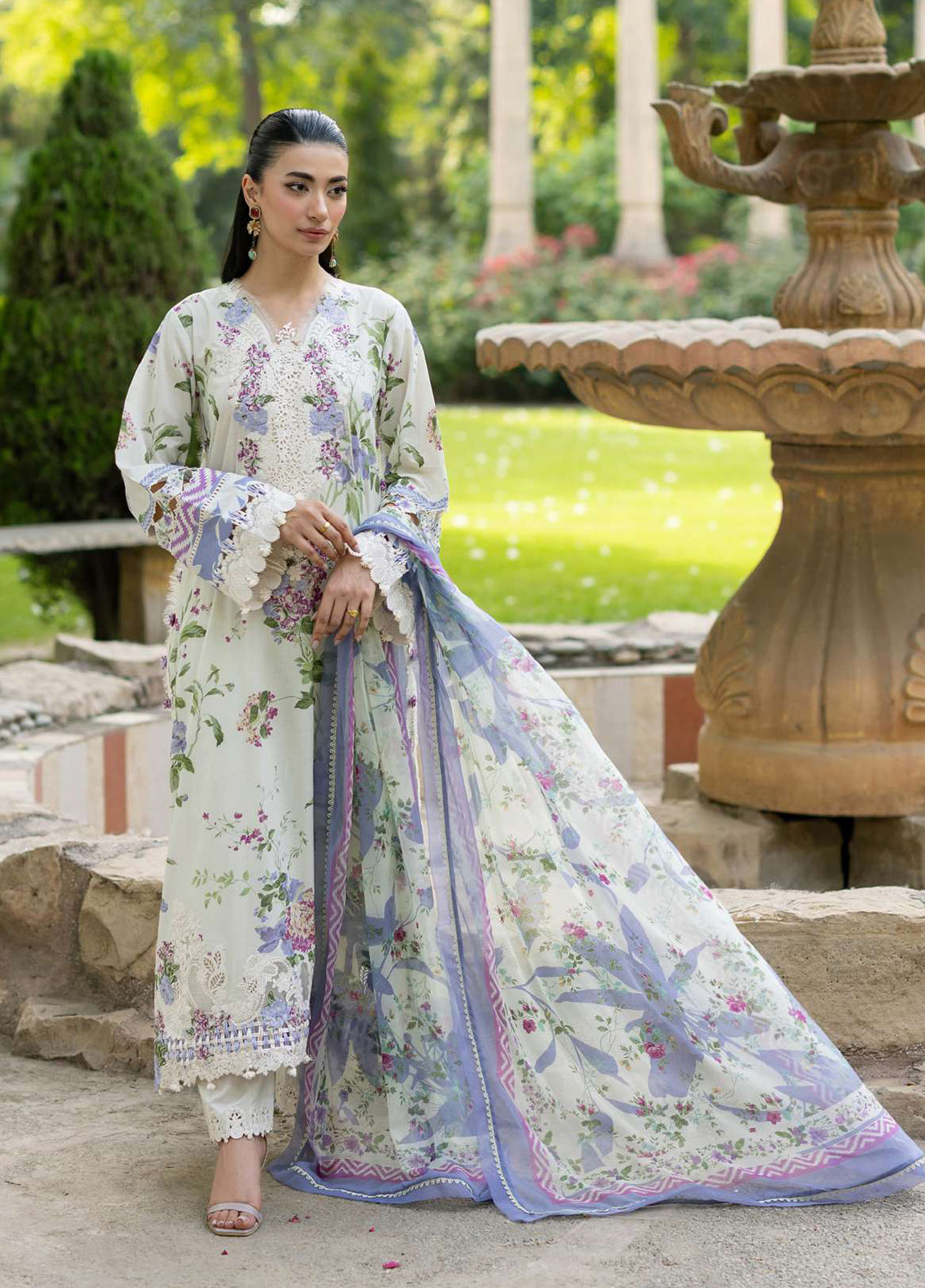 Signature By Elaf Embroidered Lawn 3 Piece Unstitched Suit EF26SElV2 D-3B KATIE Signature By Elaf Embroidered Lawn 3 Piece Unstitched Suit EF26SElV2 D-3B KATIE