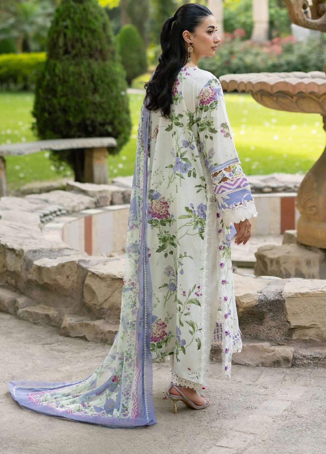Signature By Elaf Embroidered Lawn 3 Piece Unstitched Suit EF26SElV2 D-3B KATIE Signature By Elaf Embroidered Lawn 3 Piece Unstitched Suit EF26SElV2 D-3B KATIE