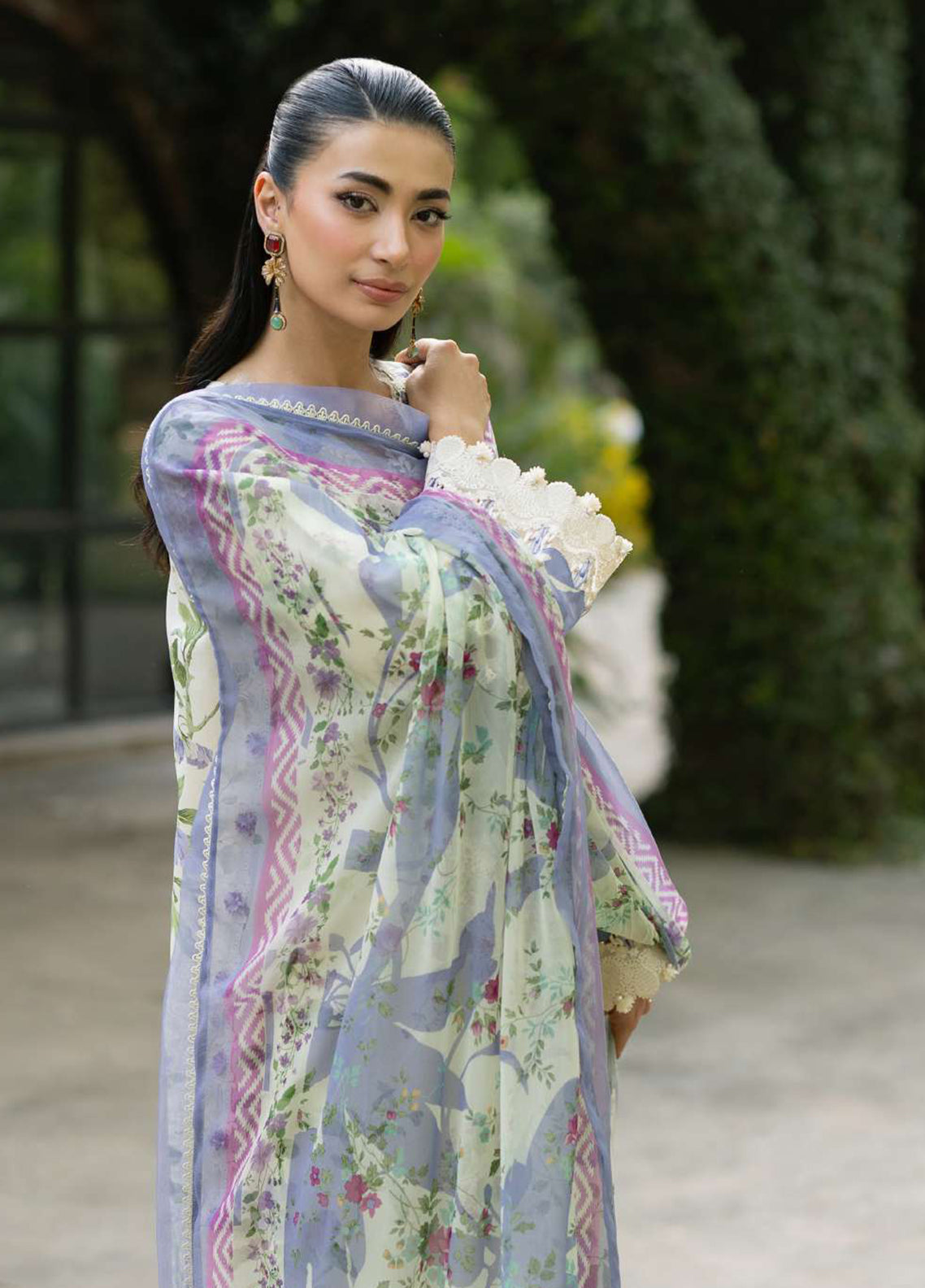 Signature By Elaf Embroidered Lawn 3 Piece Unstitched Suit EF26SElV2 D-3B KATIE Signature By Elaf Embroidered Lawn 3 Piece Unstitched Suit EF26SElV2 D-3B KATIE