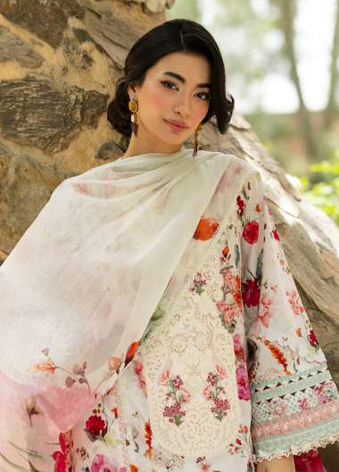 Signature By Elaf Embroidered Lawn 3 Piece Unstitched Suit EF26SElV2 D-4A CLAIRE Signature By Elaf Embroidered Lawn 3 Piece Unstitched Suit EF26SElV2 D-4A CLAIRE