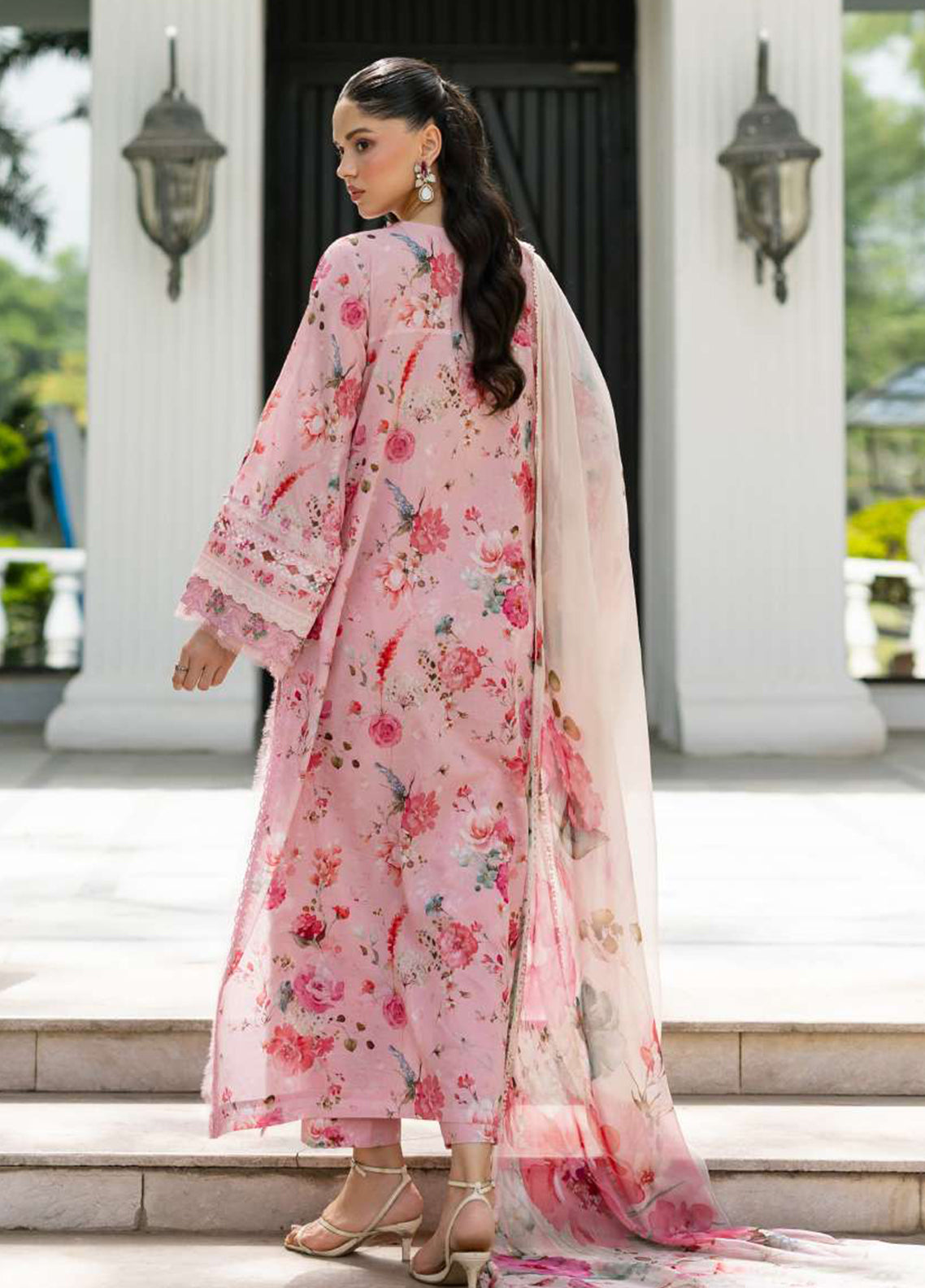 Signature By Elaf Embroidered Lawn 3 Piece Unstitched Suit EF26SElV2 D-4B MIRA Signature By Elaf Embroidered Lawn 3 Piece Unstitched Suit EF26SElV2 D-4B MIRA