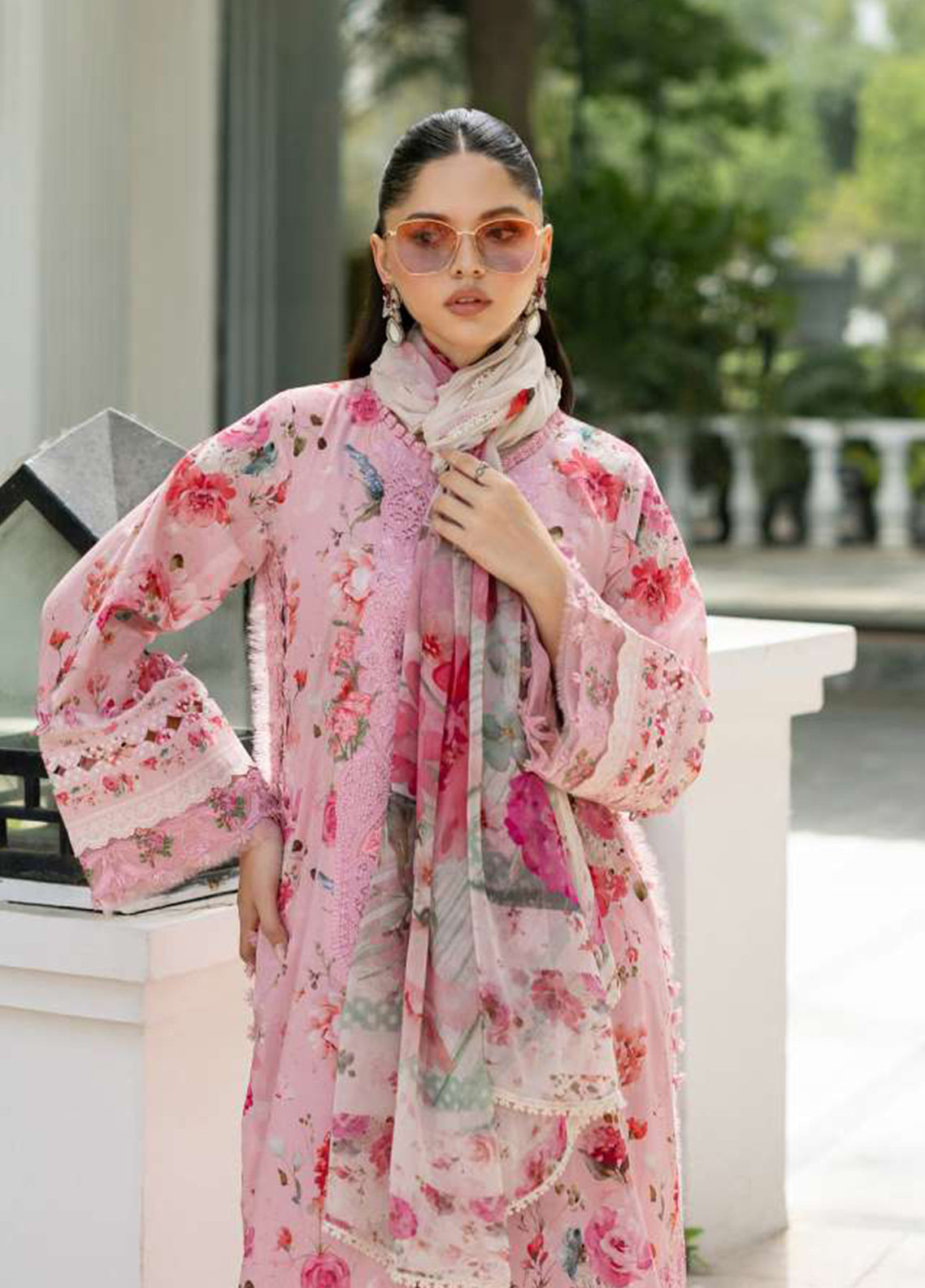 Signature By Elaf Embroidered Lawn 3 Piece Unstitched Suit EF26SElV2 D-4B MIRA Signature By Elaf Embroidered Lawn 3 Piece Unstitched Suit EF26SElV2 D-4B MIRA