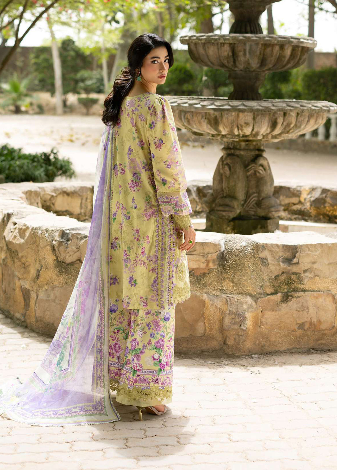 Signature By Elaf Embroidered Lawn 3 Piece Unstitched Suit EF26SElV2 D-8A OLIVIA Signature By Elaf Embroidered Lawn 3 Piece Unstitched Suit EF26SElV2 D-8A OLIVIA