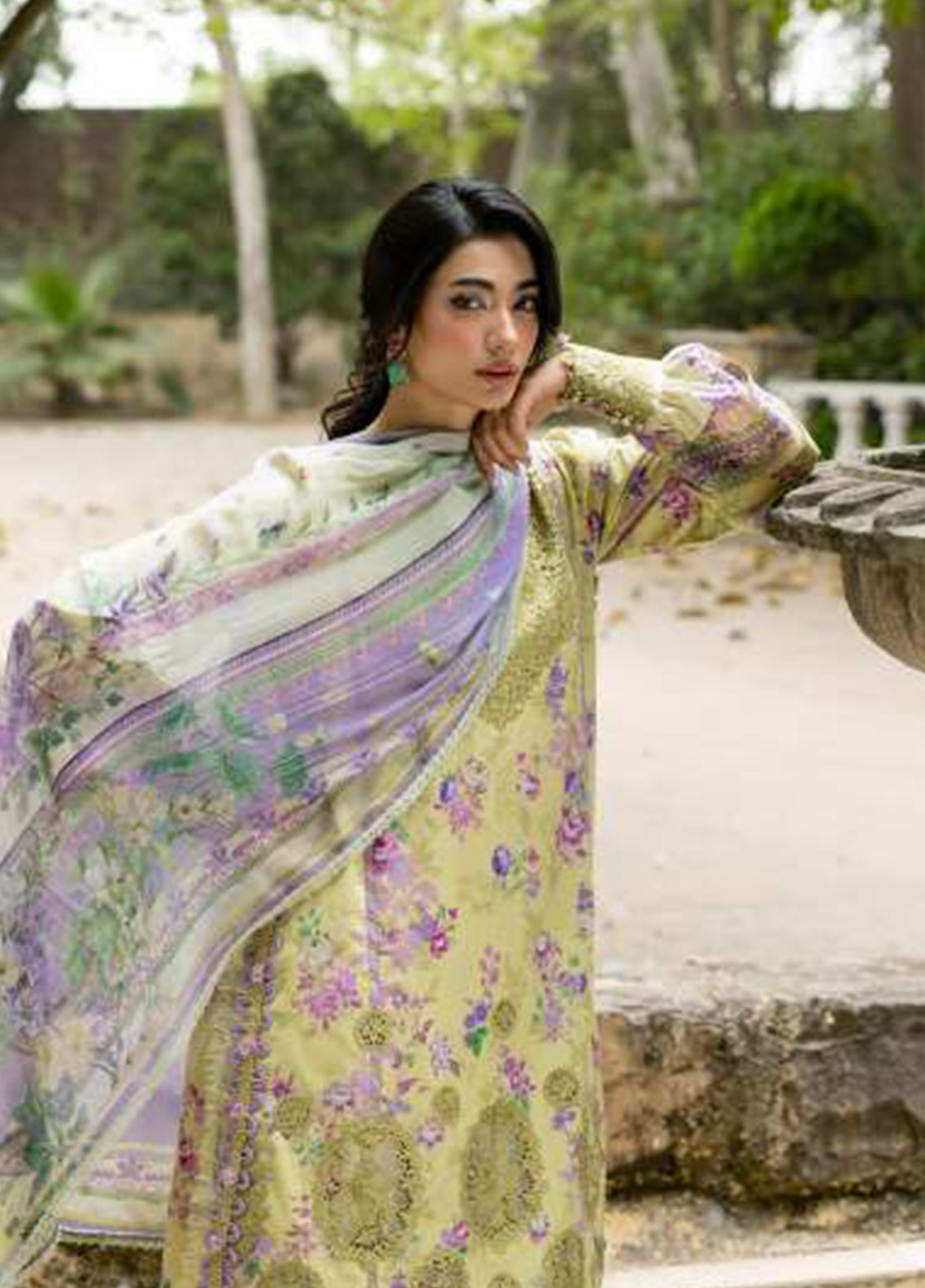 Signature By Elaf Embroidered Lawn 3 Piece Unstitched Suit EF26SElV2 D-8A OLIVIA Signature By Elaf Embroidered Lawn 3 Piece Unstitched Suit EF26SElV2 D-8A OLIVIA