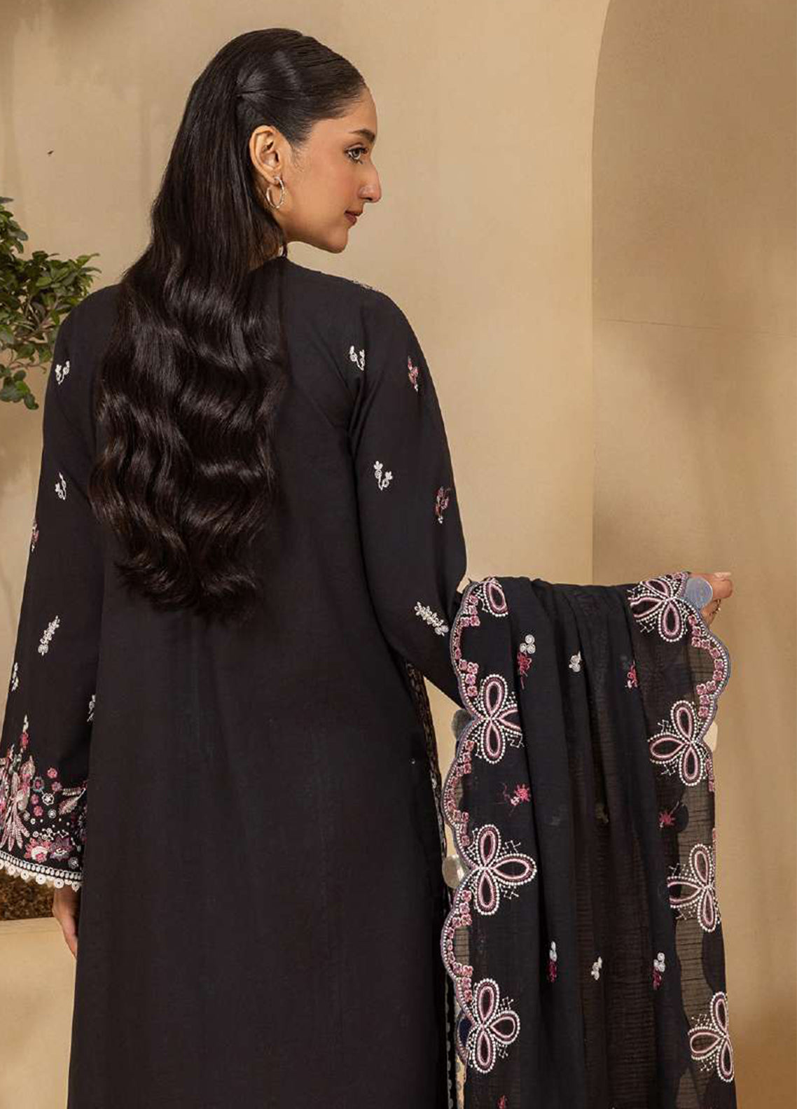 Signature By Zellbury Embroidered Jacquard 3 Piece Unstitched Suit WUS26E30660 Signature By Zellbury Embroidered Jacquard 3 Piece Unstitched Suit WUS26E30660