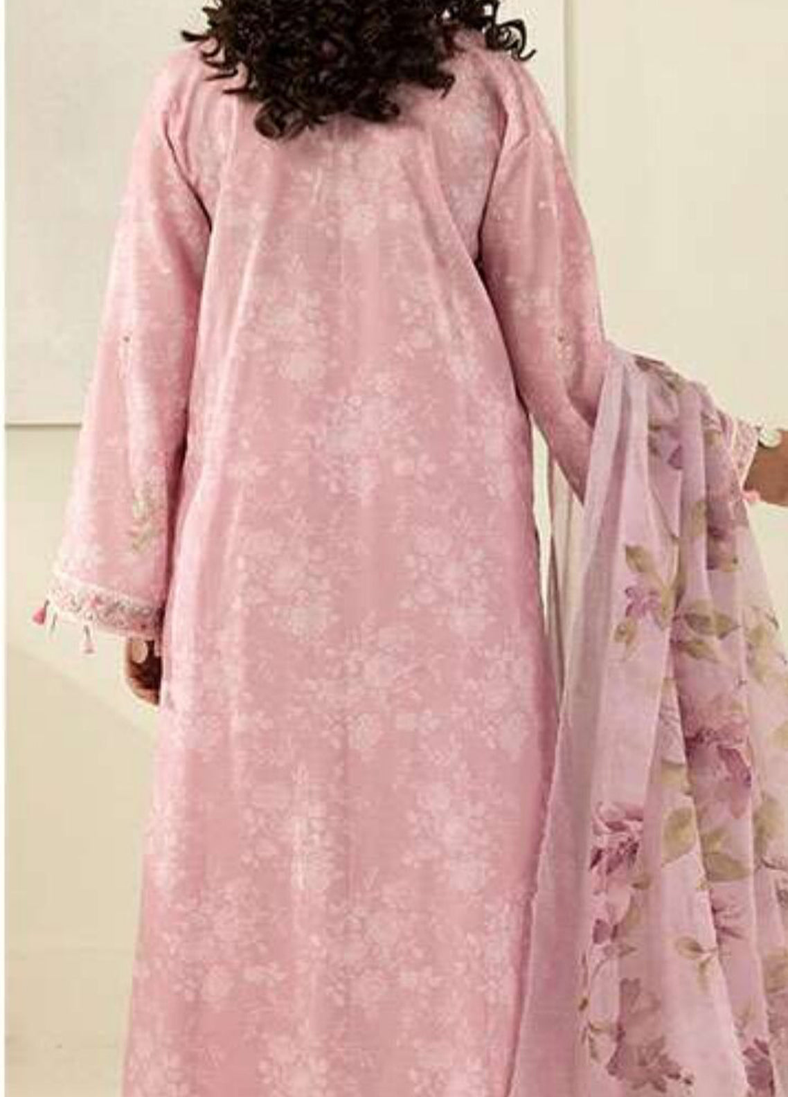 Signature By Zellbury Embroidered Lawn 3 Piece Unstitched Suit WUS26E30454 Signature By Zellbury Embroidered Lawn 3 Piece Unstitched Suit WUS26E30454