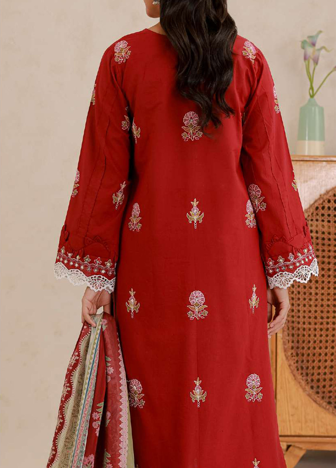 Signature By Zellbury Embroidered Lawn 3 Piece Unstitched Suit WUS26E30511 Signature By Zellbury Embroidered Lawn 3 Piece Unstitched Suit WUS26E30511