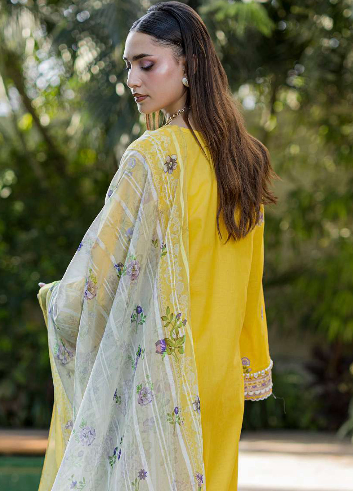 Signature By Zellbury Embroidered Lawn 3 Piece Unstitched Suit WUS26E34088 Signature By Zellbury Embroidered Lawn 3 Piece Unstitched Suit WUS26E34088