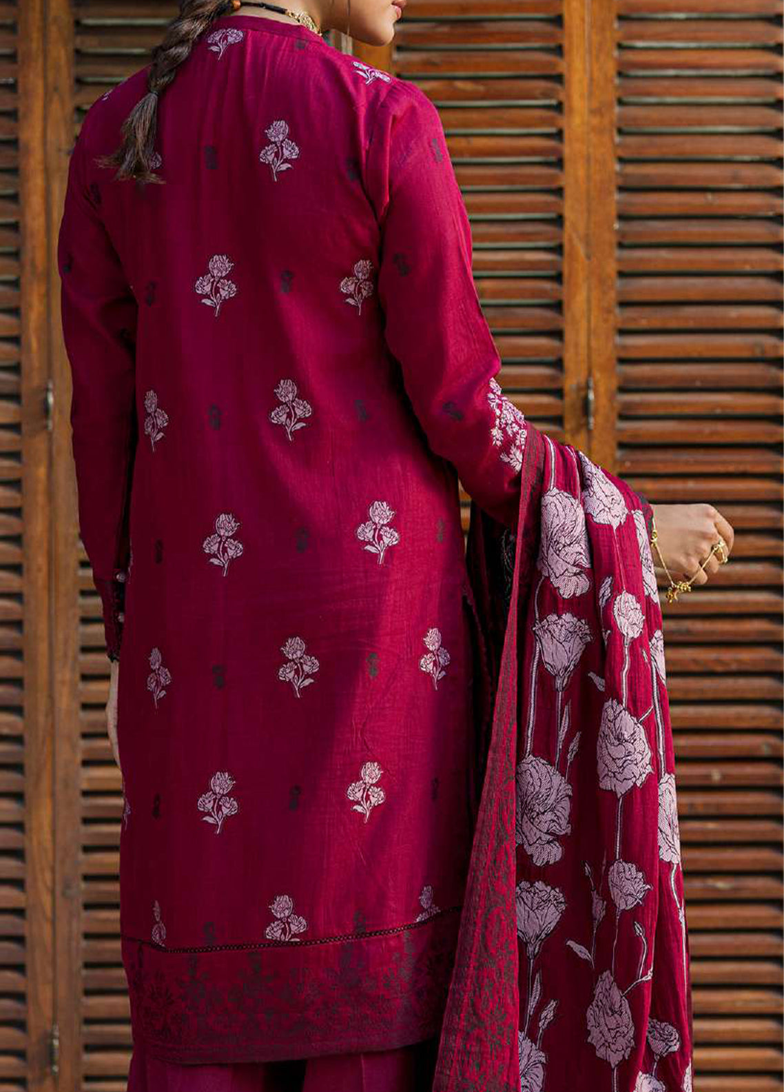 Signature By Zellbury Printed Lawn 3 Piece Unstitched Suit WUS26X30855 Signature By Zellbury Printed Lawn 3 Piece Unstitched Suit WUS26X30855
