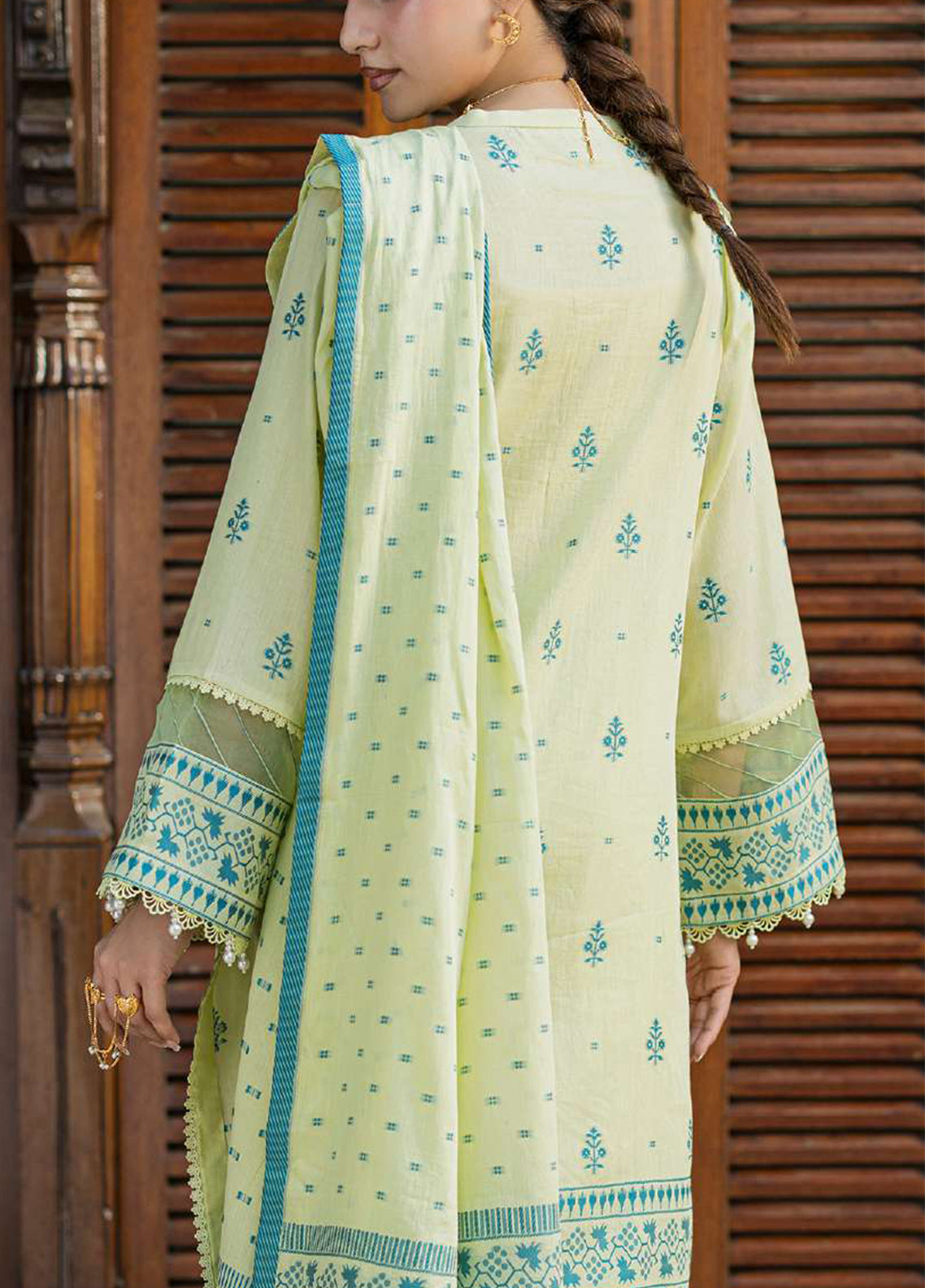 Signature By Zellbury Printed Lawn 3 Piece Unstitched Suit WUS26X30859 Signature By Zellbury Printed Lawn 3 Piece Unstitched Suit WUS26X30859